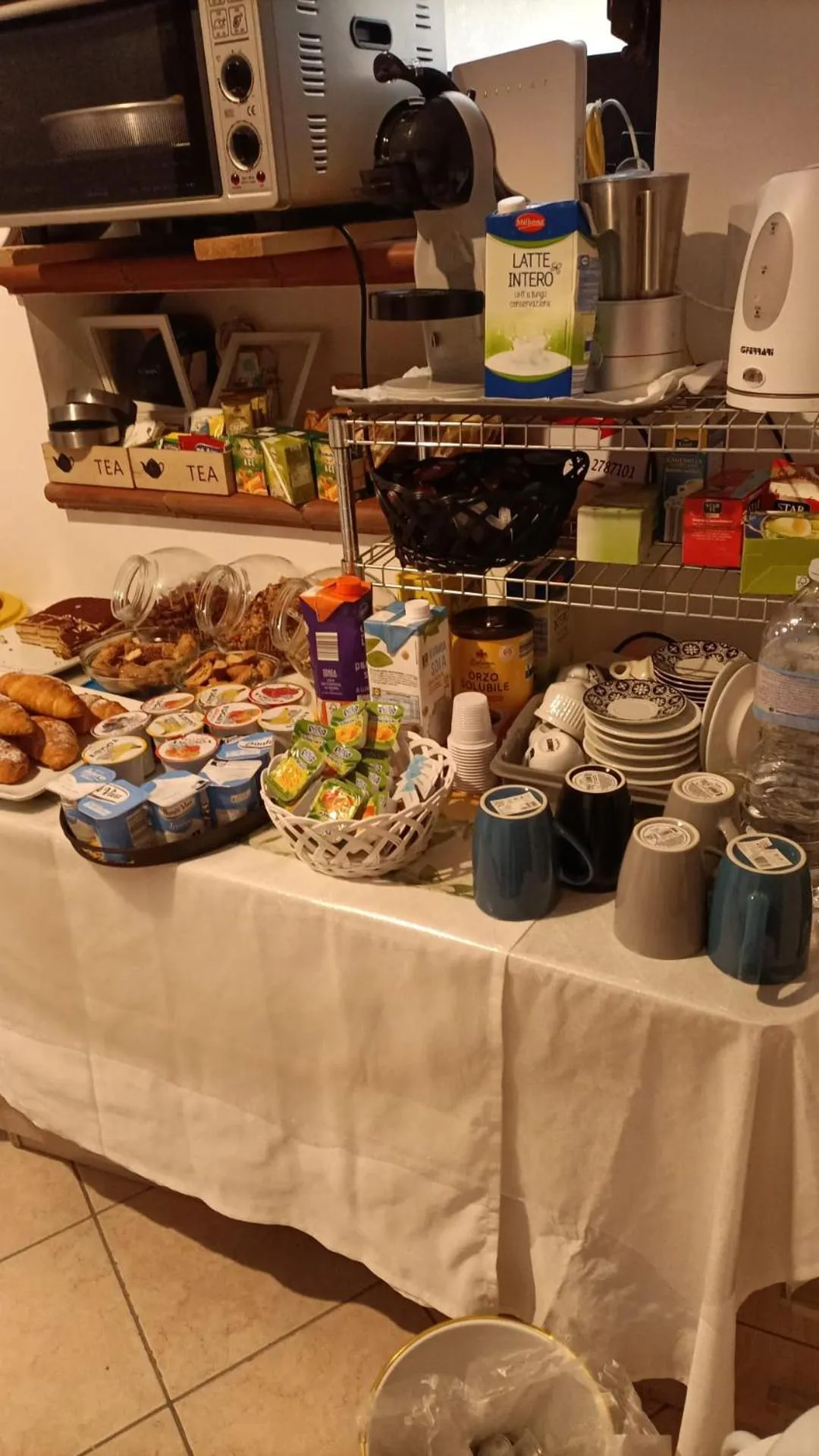 Breakfast in B&B Le Lumìe "Il Cortiletto Del Centro"