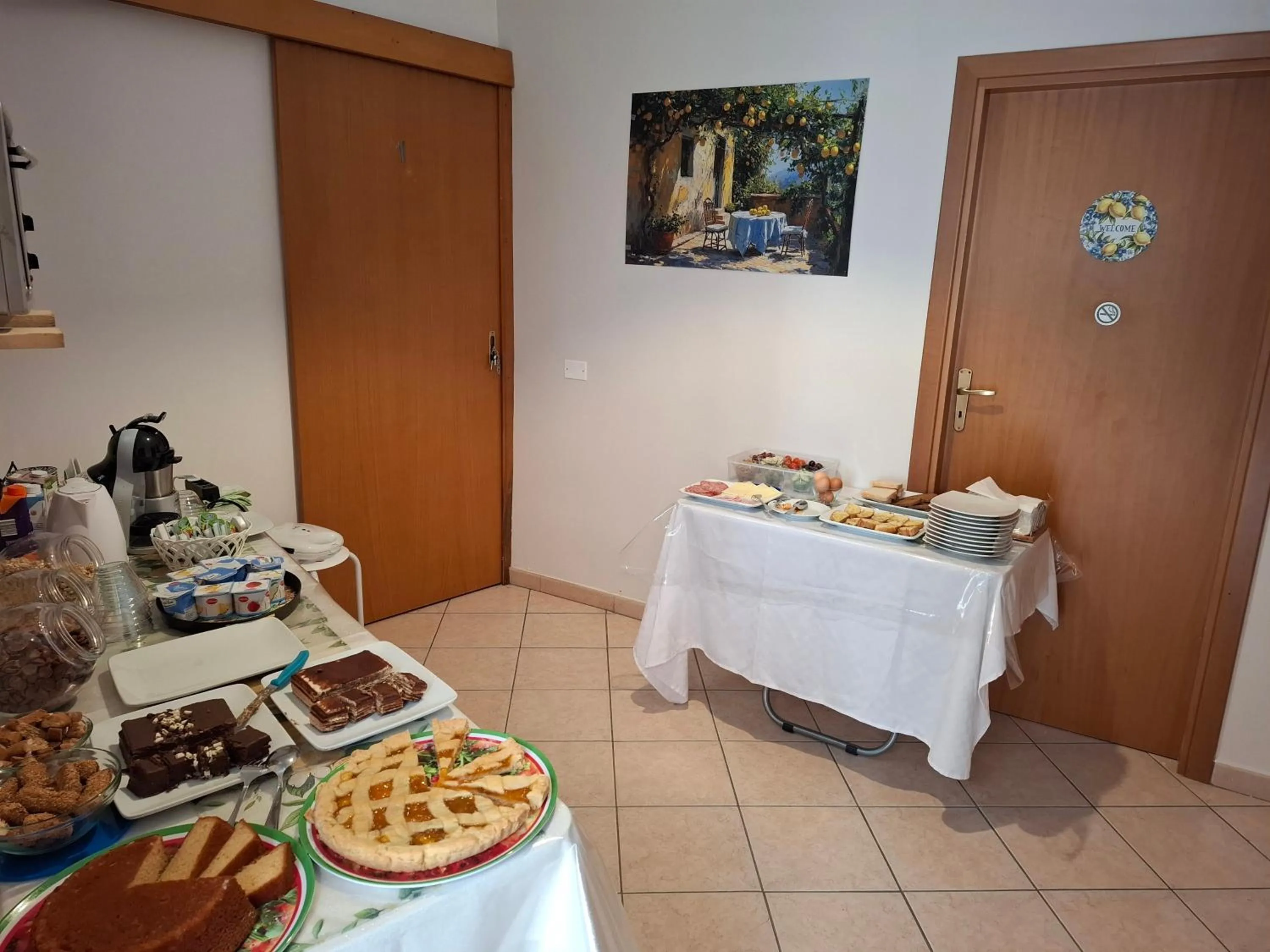 Breakfast in B&B Le Lumìe "Il Cortiletto Del Centro"