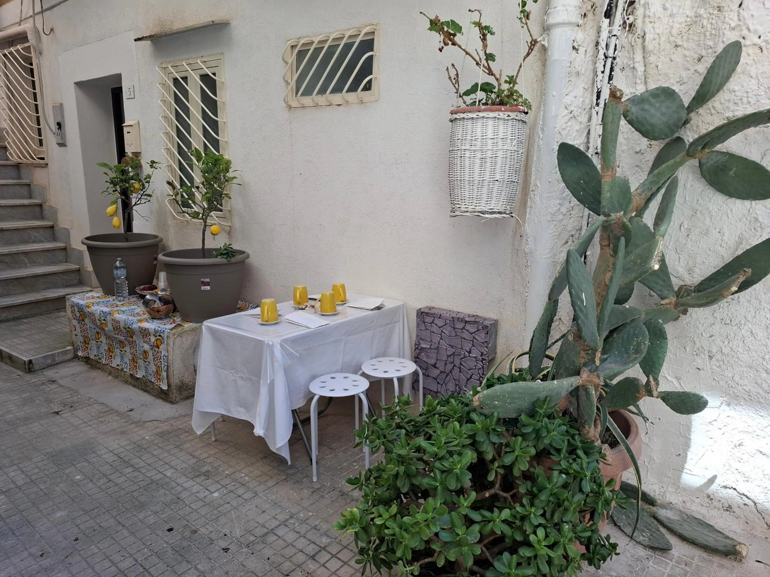 Patio in B&B Le Lumìe "Il Cortiletto Del Centro"