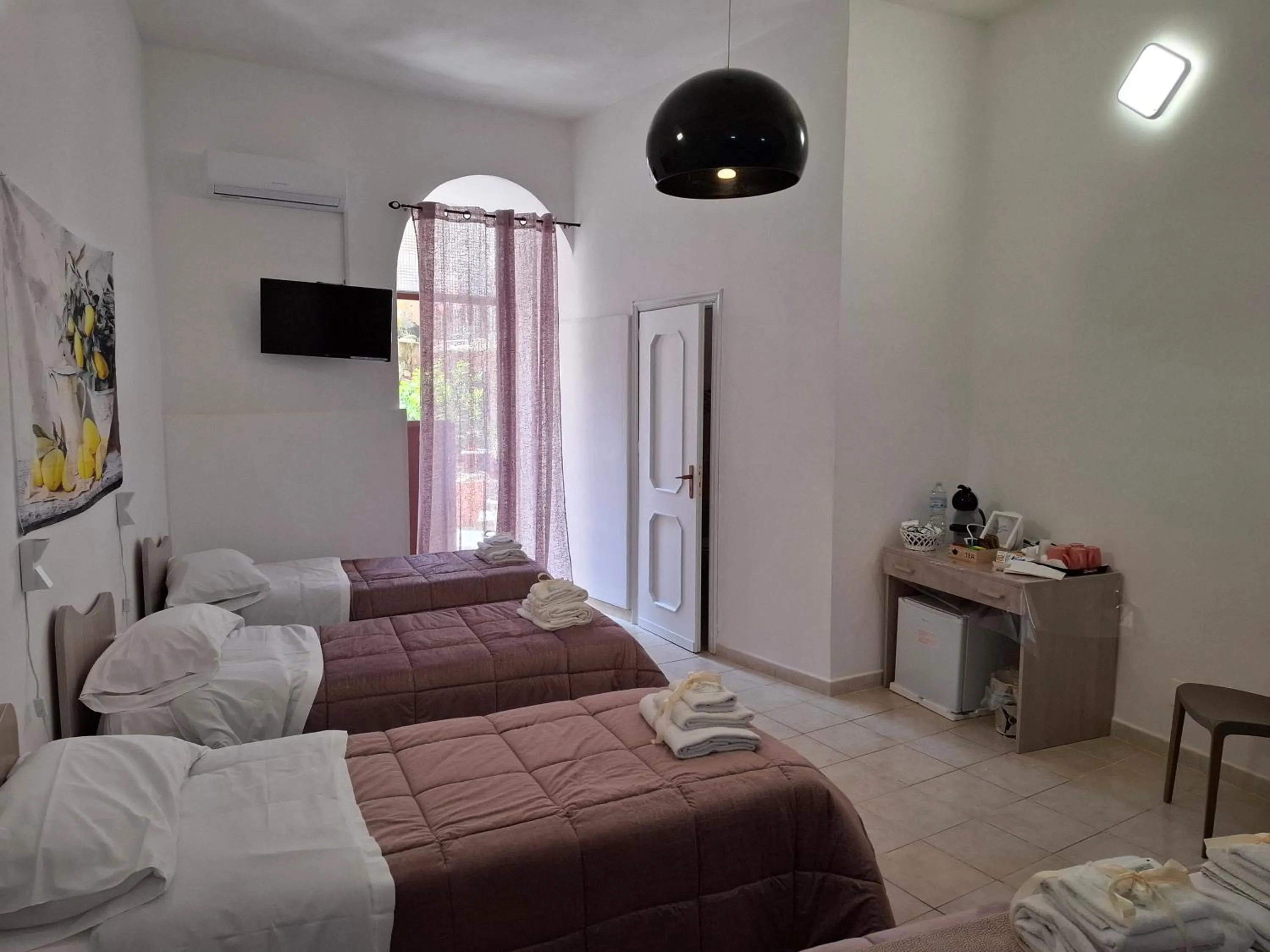 Bedroom, Bed in B&B Le Lumìe "Il Cortiletto Del Centro"