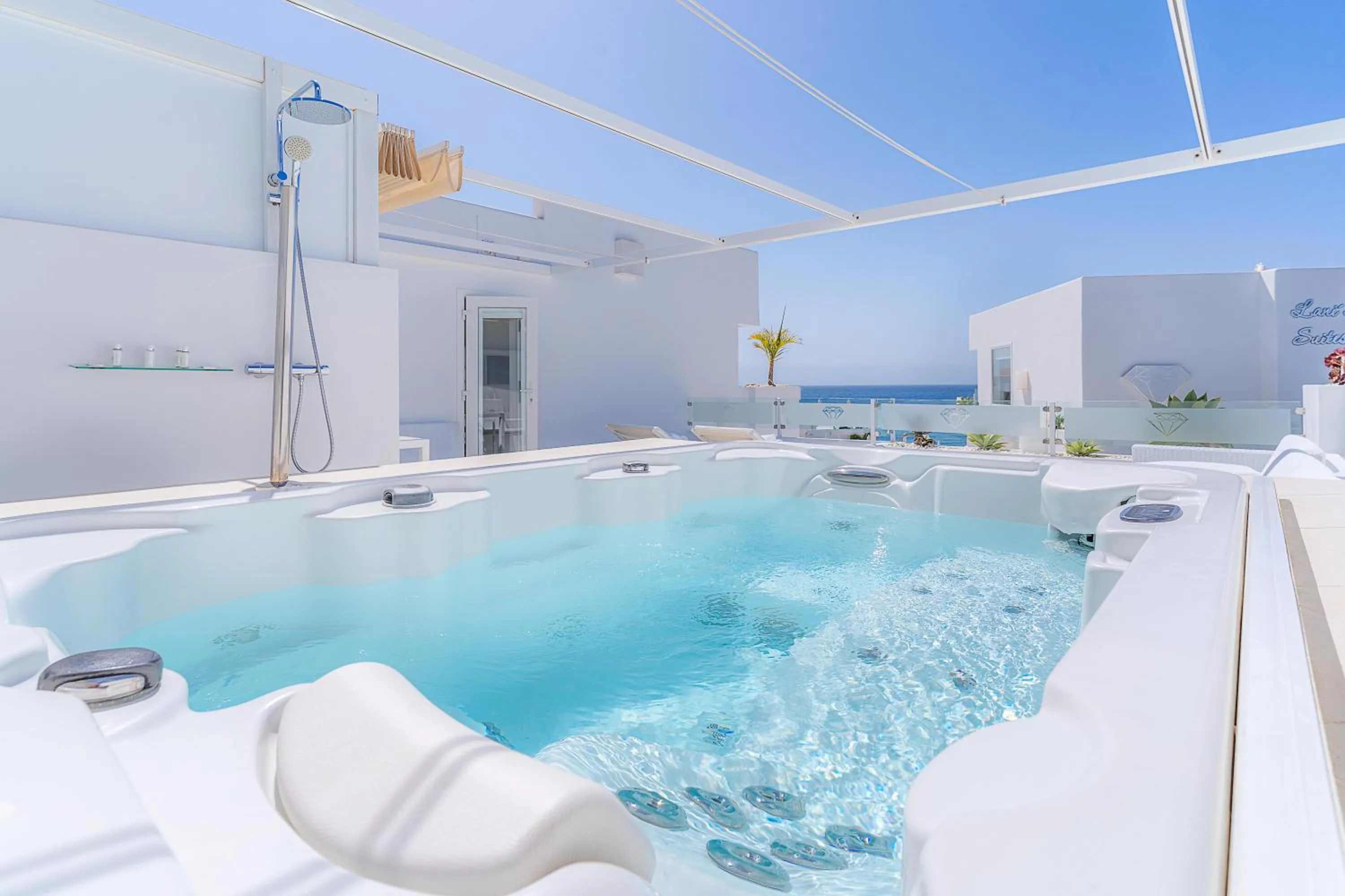 Hot Tub in Lani's Suites de Luxe - Adults Only