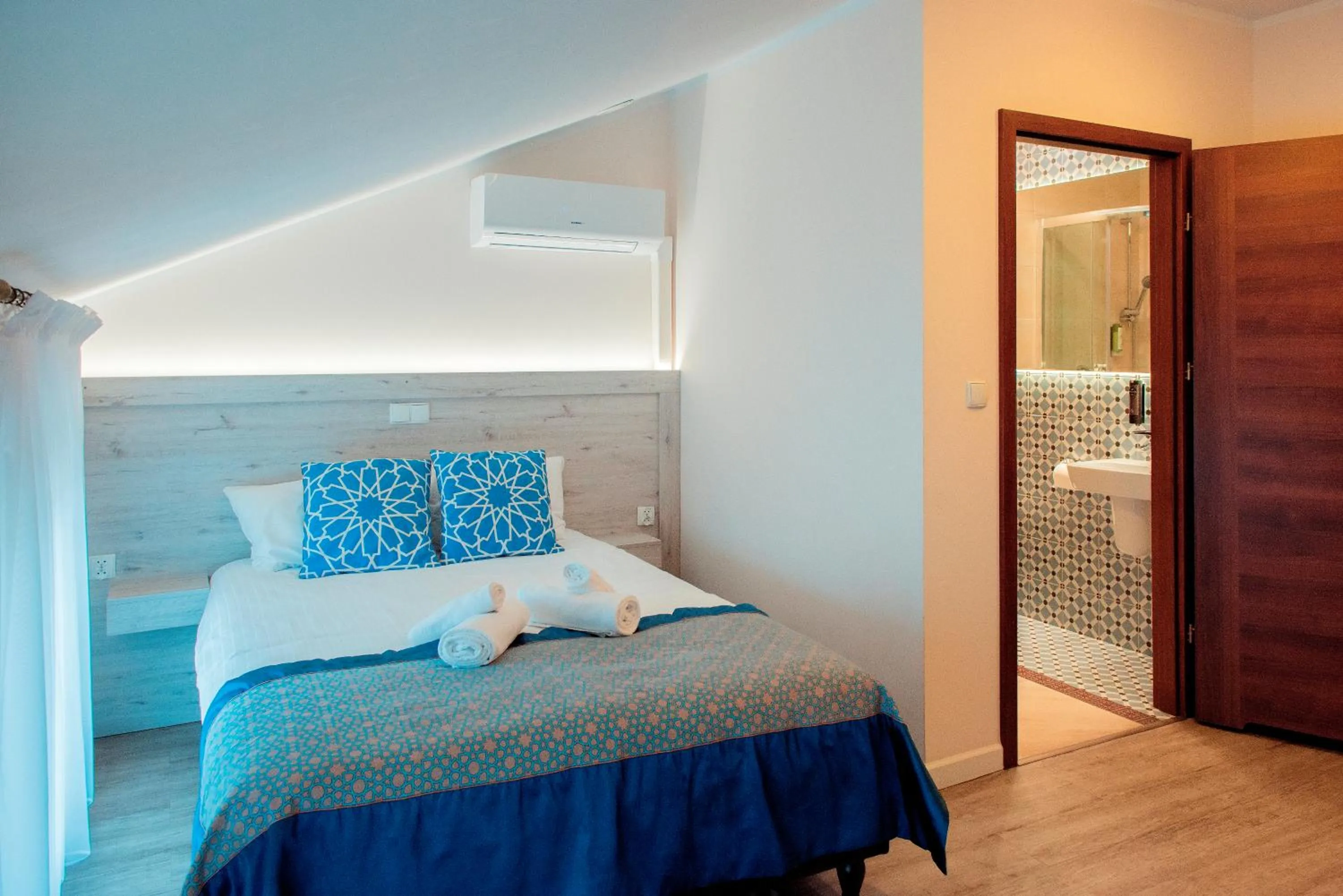 Bed in Villa Andalucia SPA & Leisure