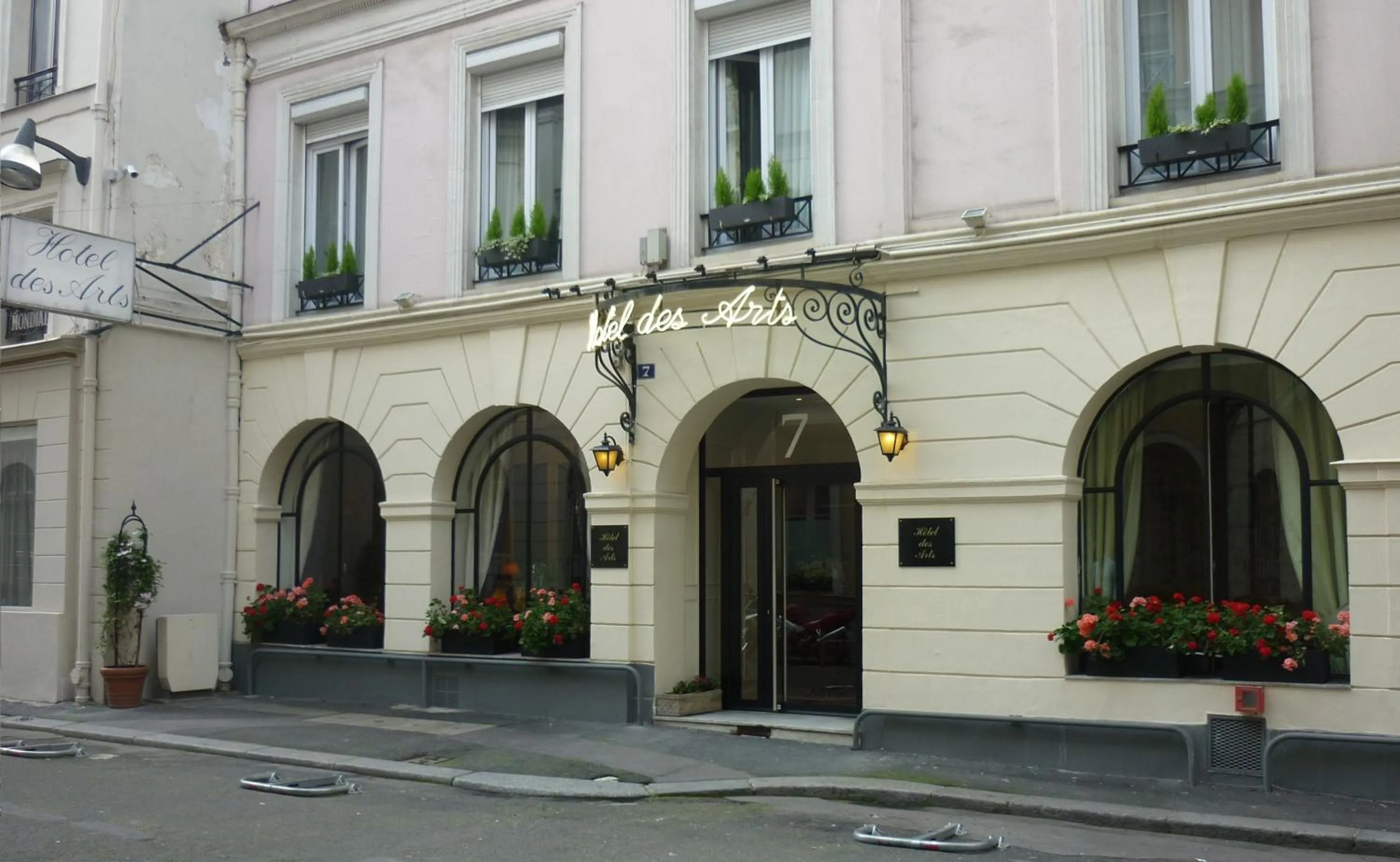 Property building in Hotel des Arts - Cite Bergere