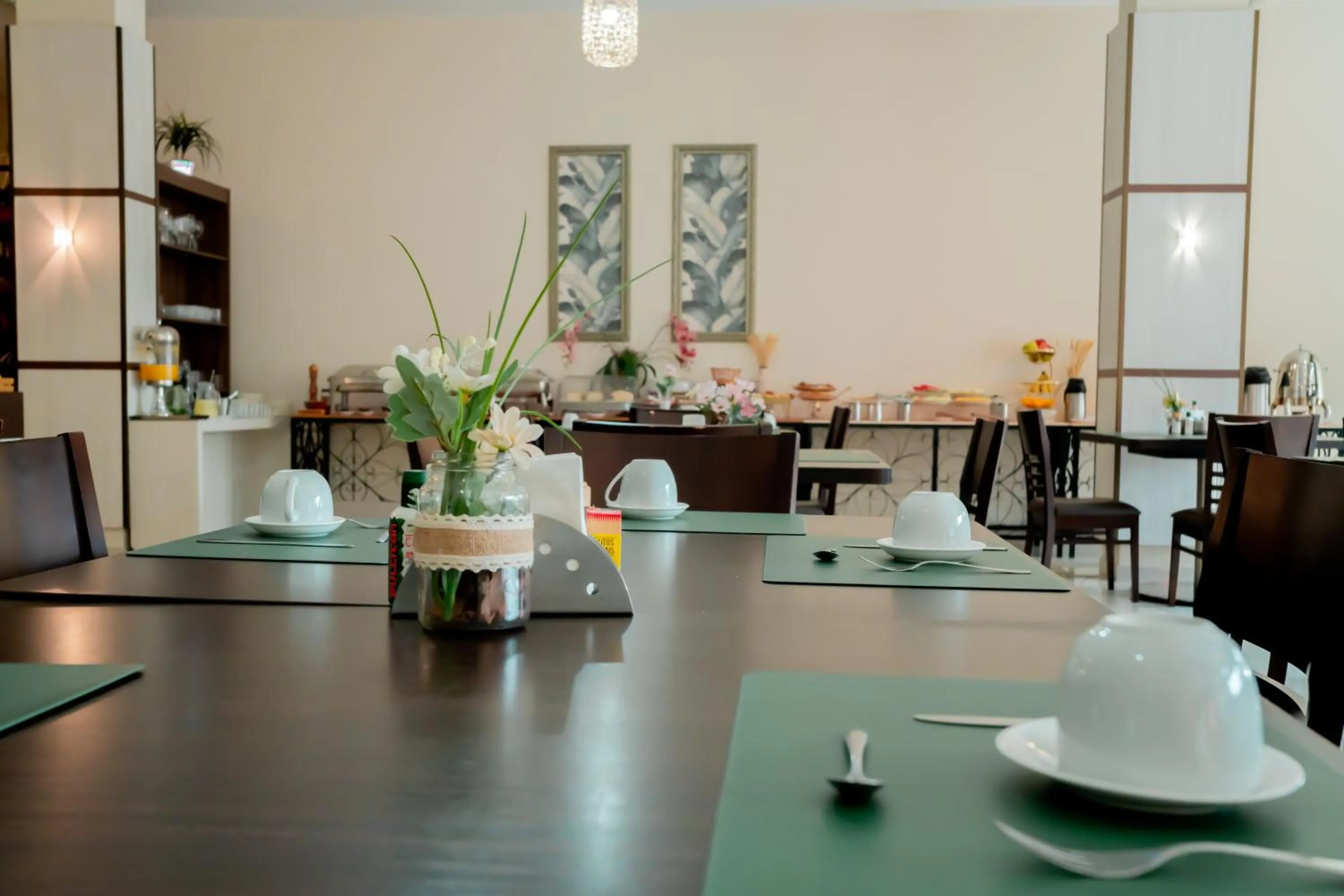 Restaurant/places to eat in Megal Suites Hotel