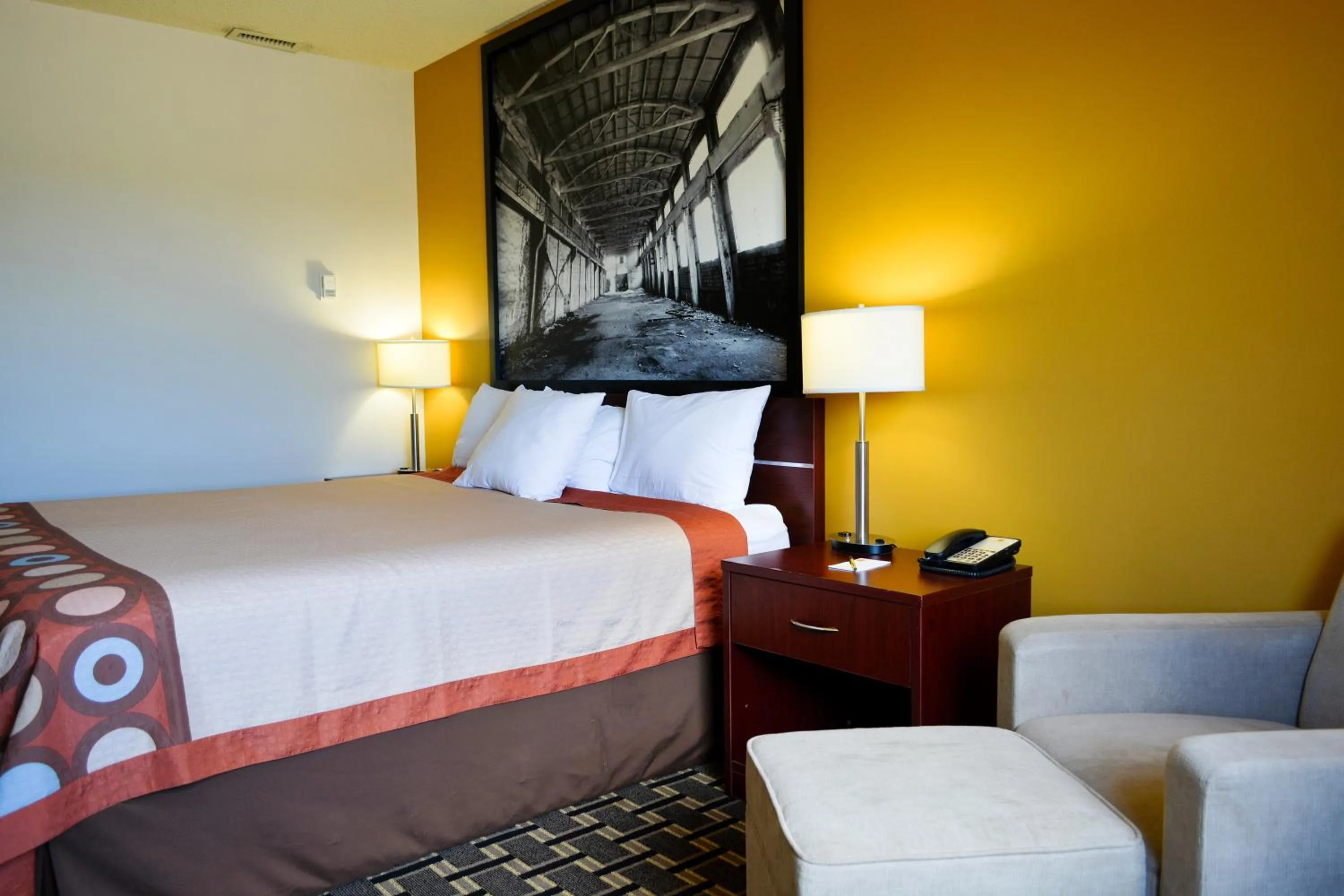 Bedroom, Bed in Super 8 by Wyndham Fox Creek