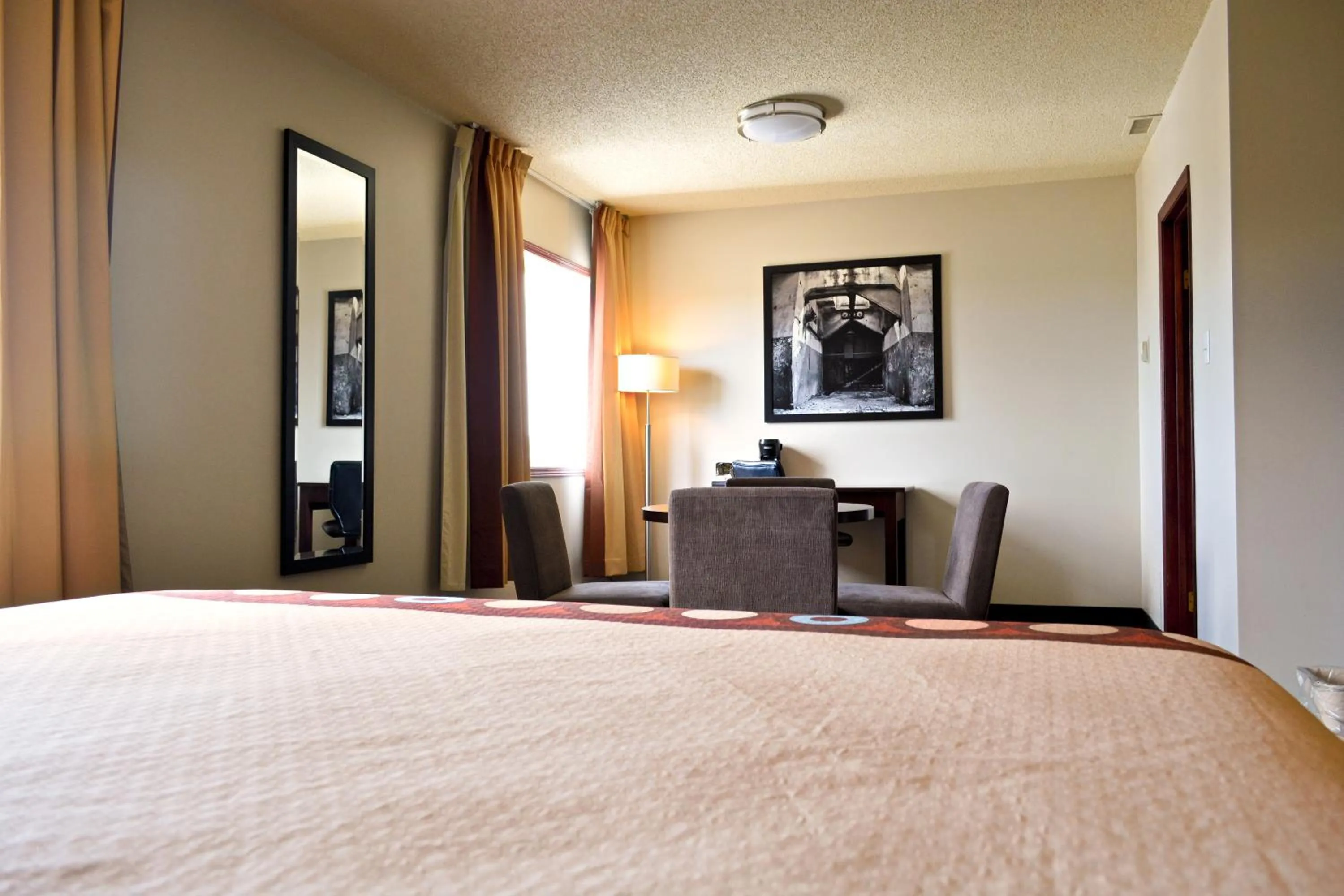 Bedroom, Bed in Super 8 by Wyndham Fox Creek