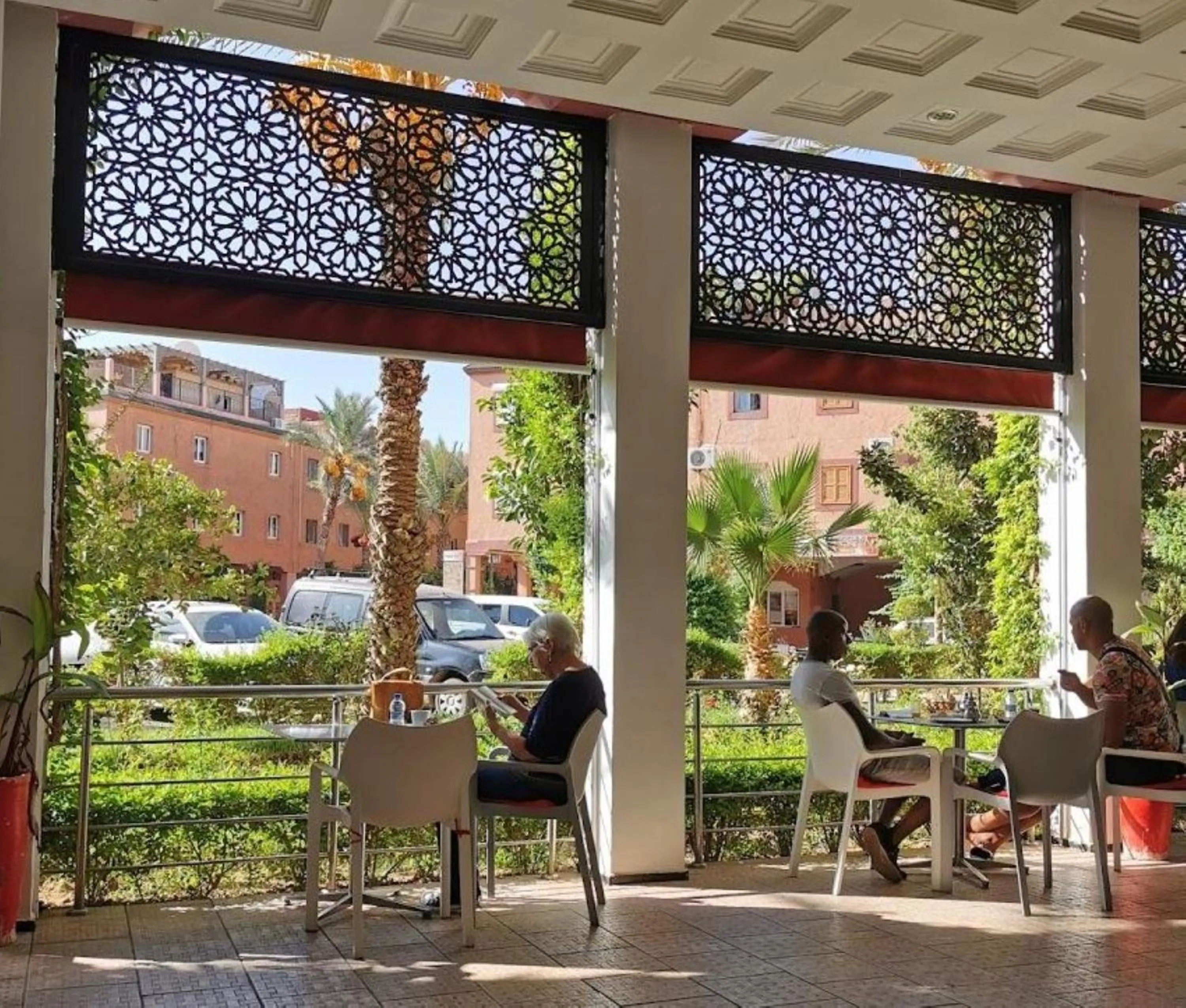 Restaurant/places to eat in Riad with 3 Swimming Pools