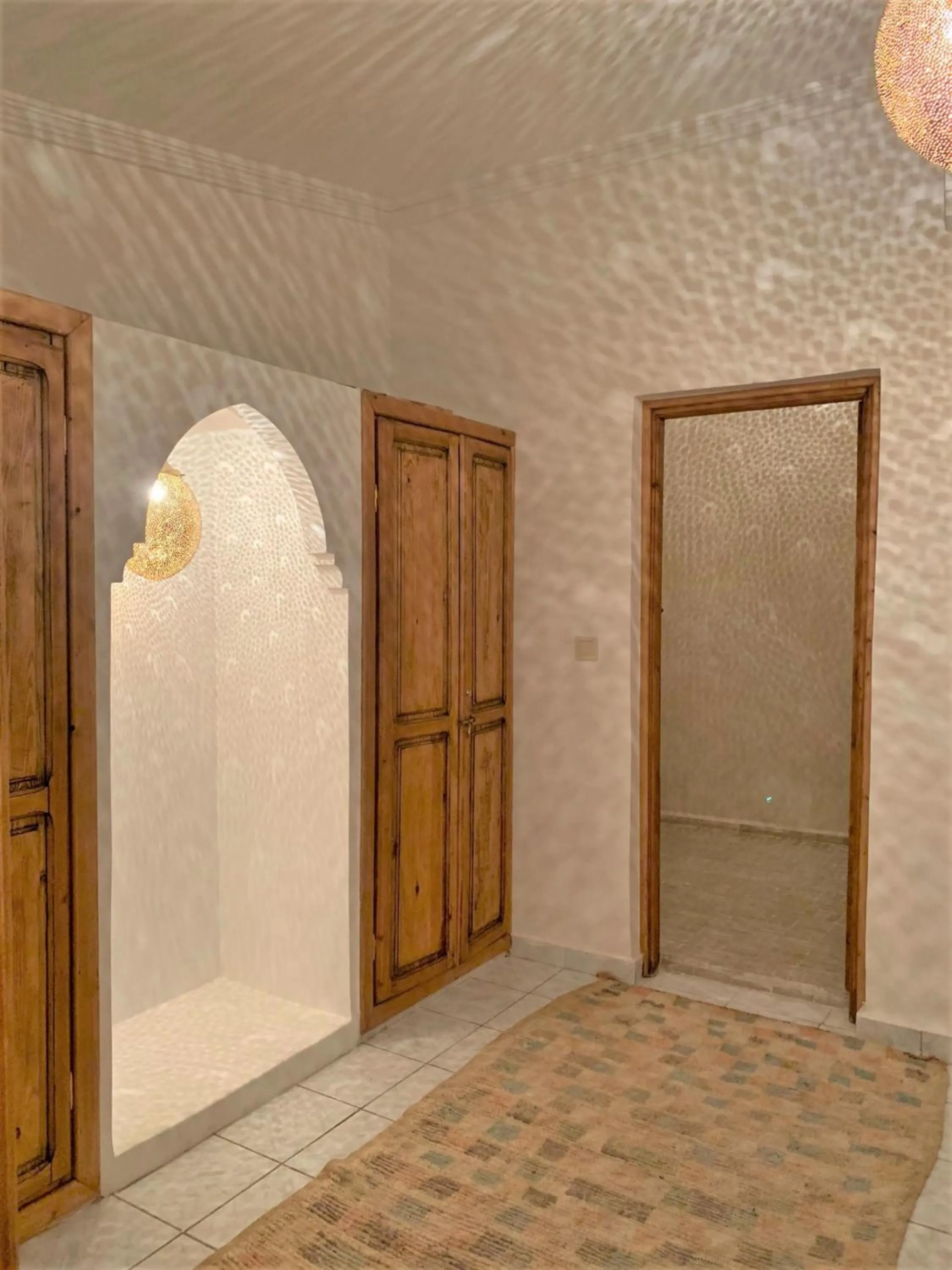 wardrobe in Riad with 3 Swimming Pools