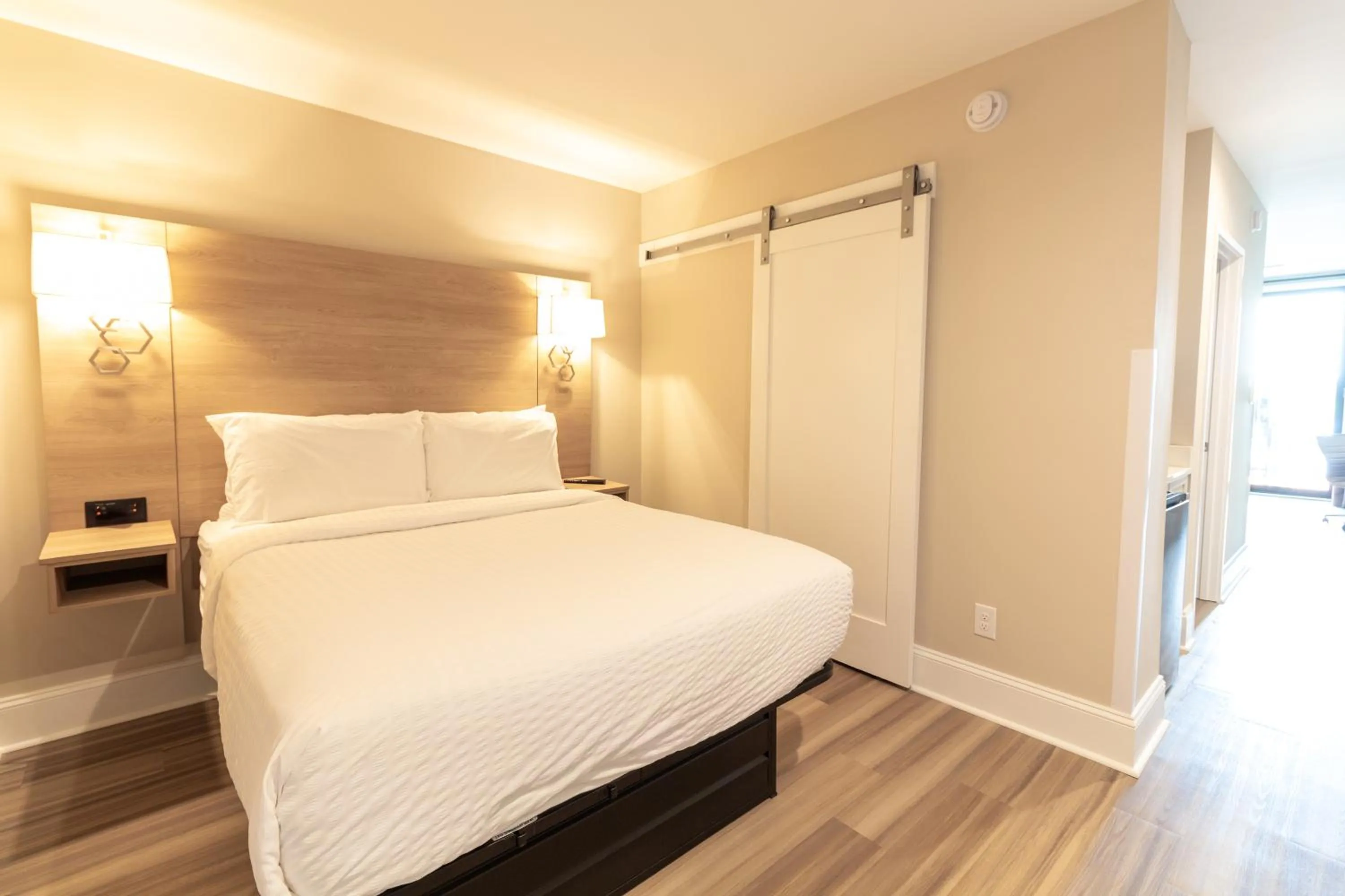 Bedroom, Bed in Bask Hotel at Big Rock Landing