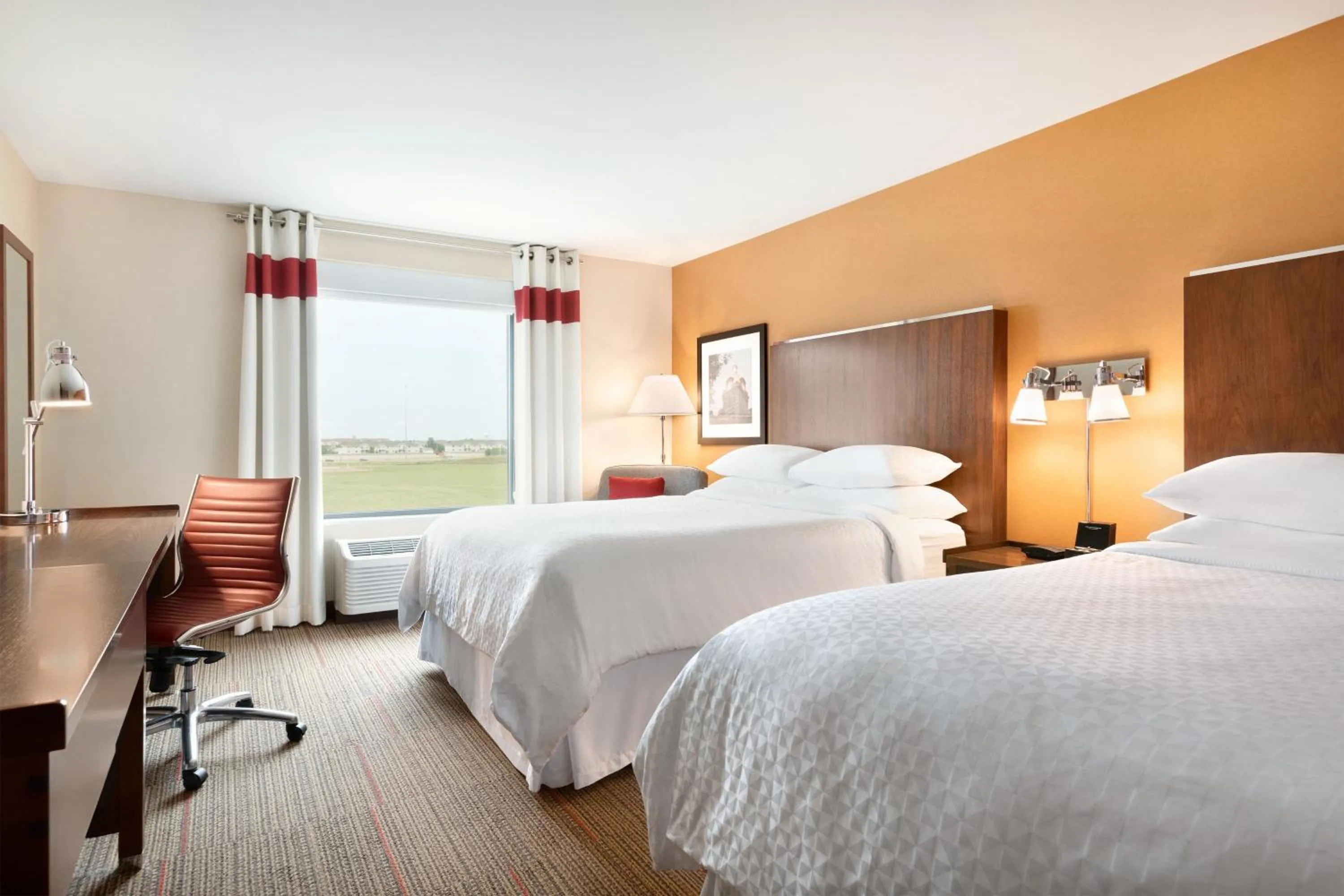 Photo of the whole room, Bed in Four Points by Sheraton Fargo Medical Center