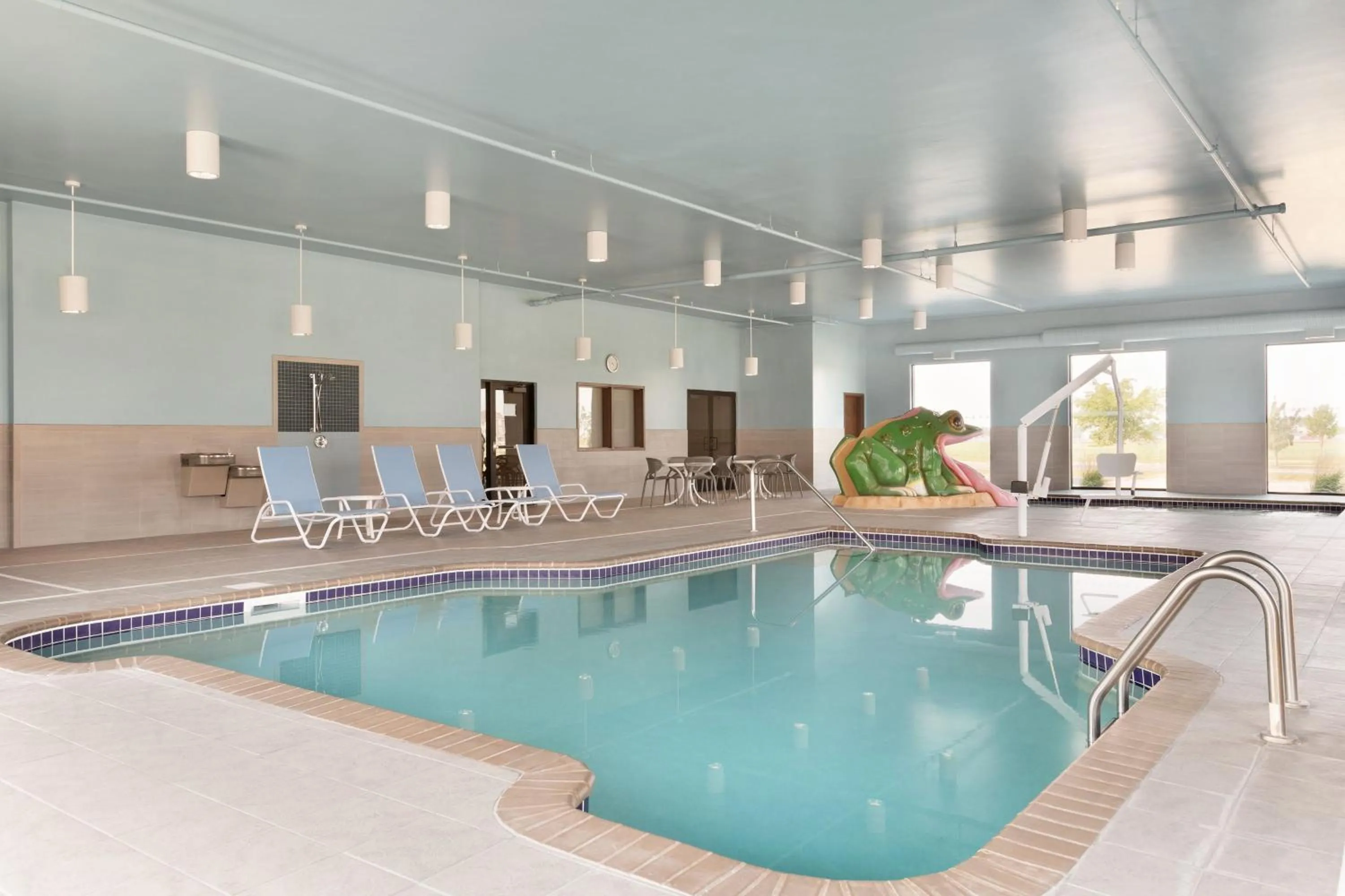Swimming pool in Four Points by Sheraton Fargo Medical Center