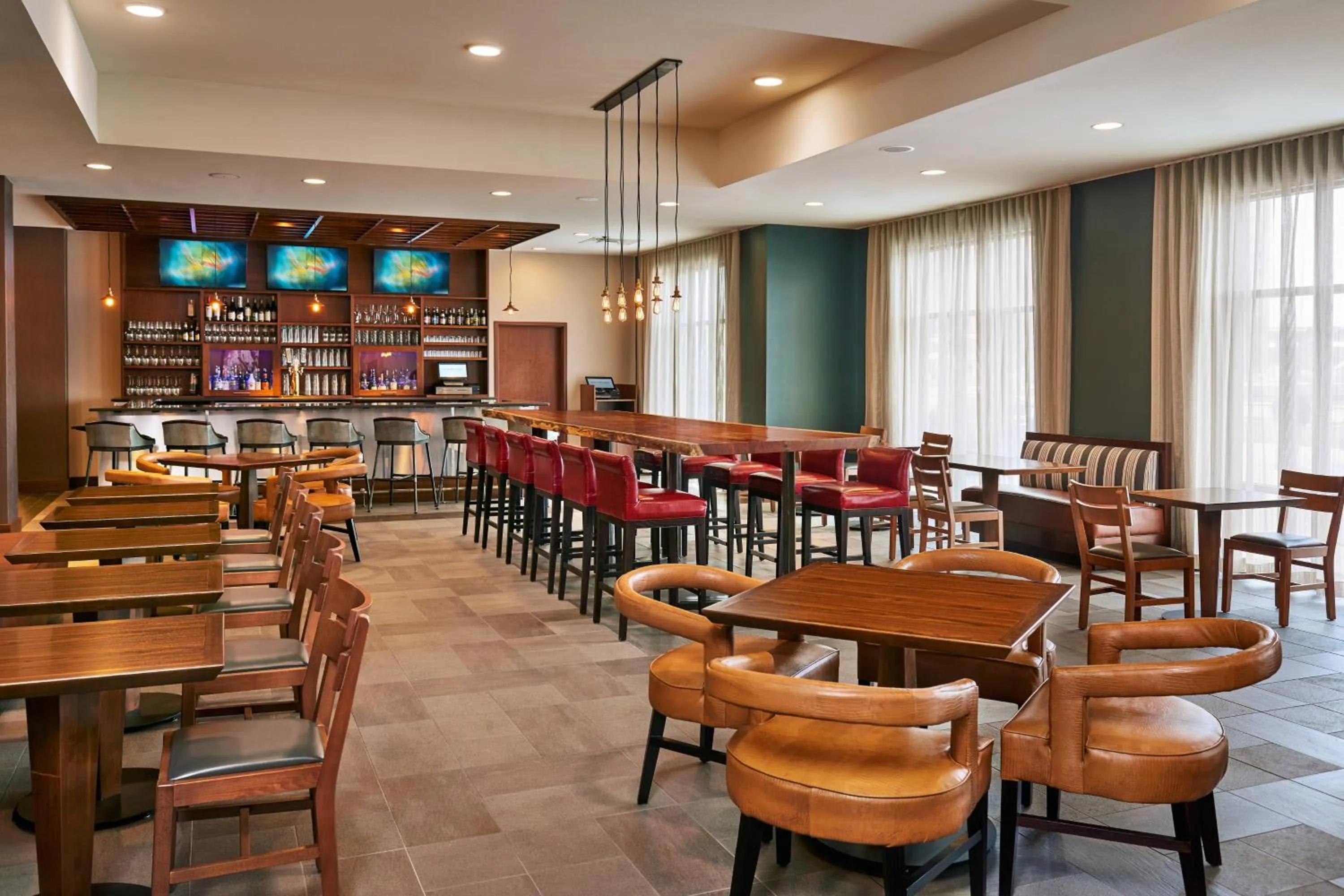 Restaurant/places to eat in Four Points by Sheraton Fargo Medical Center