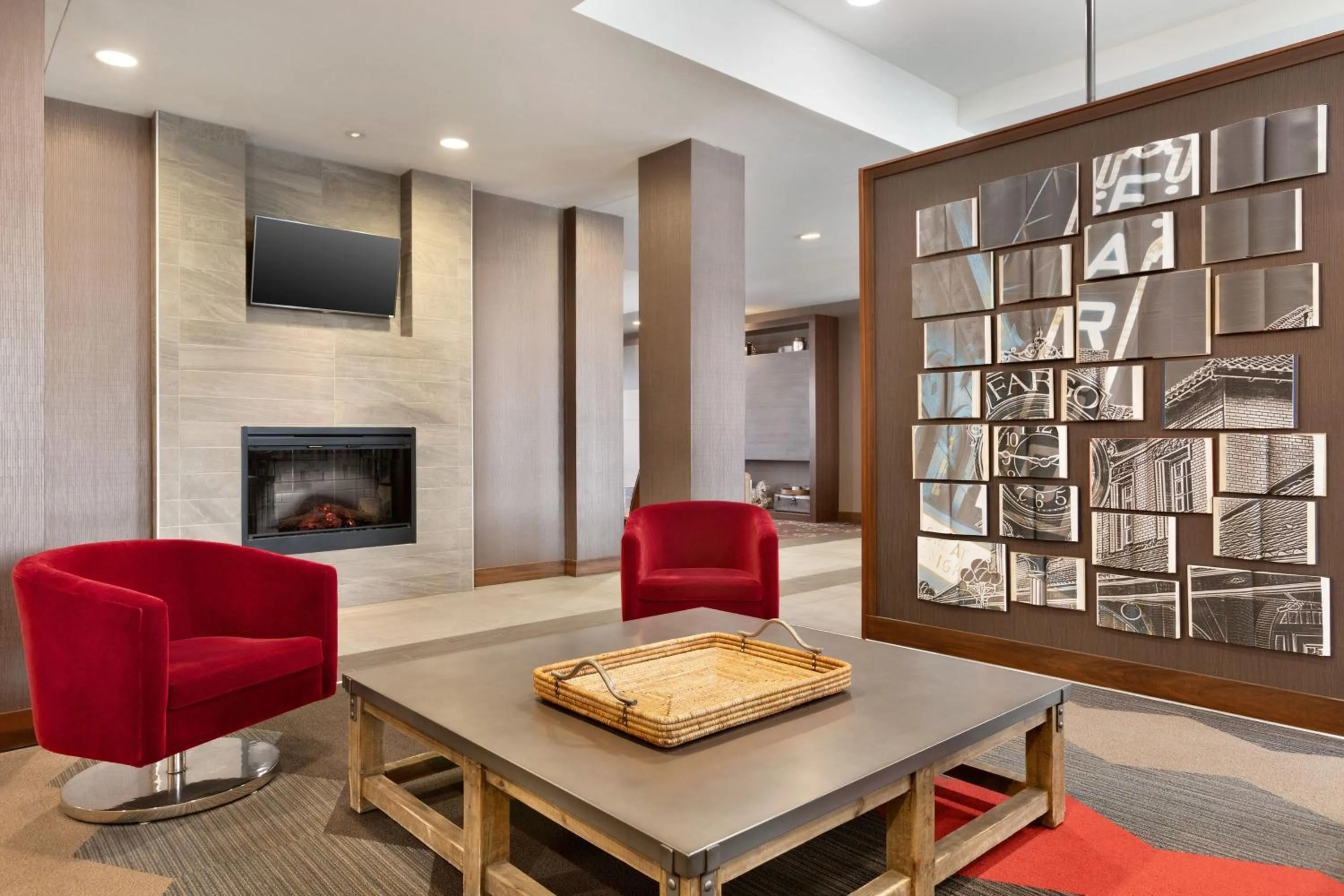 Lobby or reception in Four Points by Sheraton Fargo Medical Center