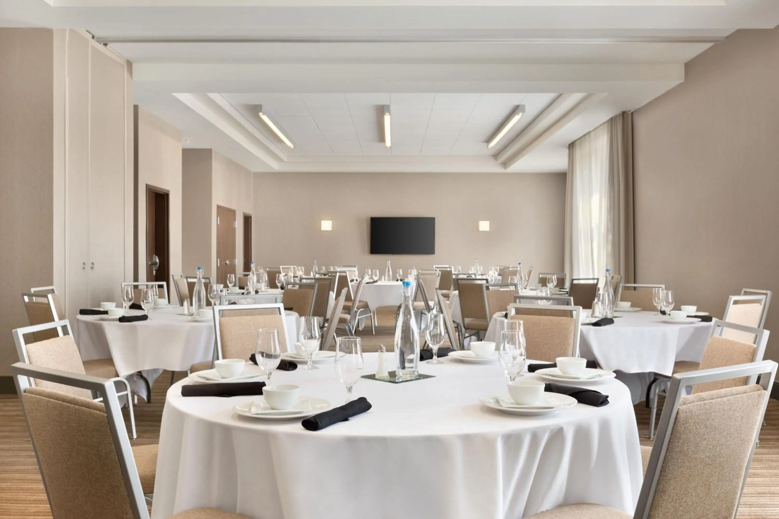 Meeting/conference room in Four Points by Sheraton Fargo Medical Center