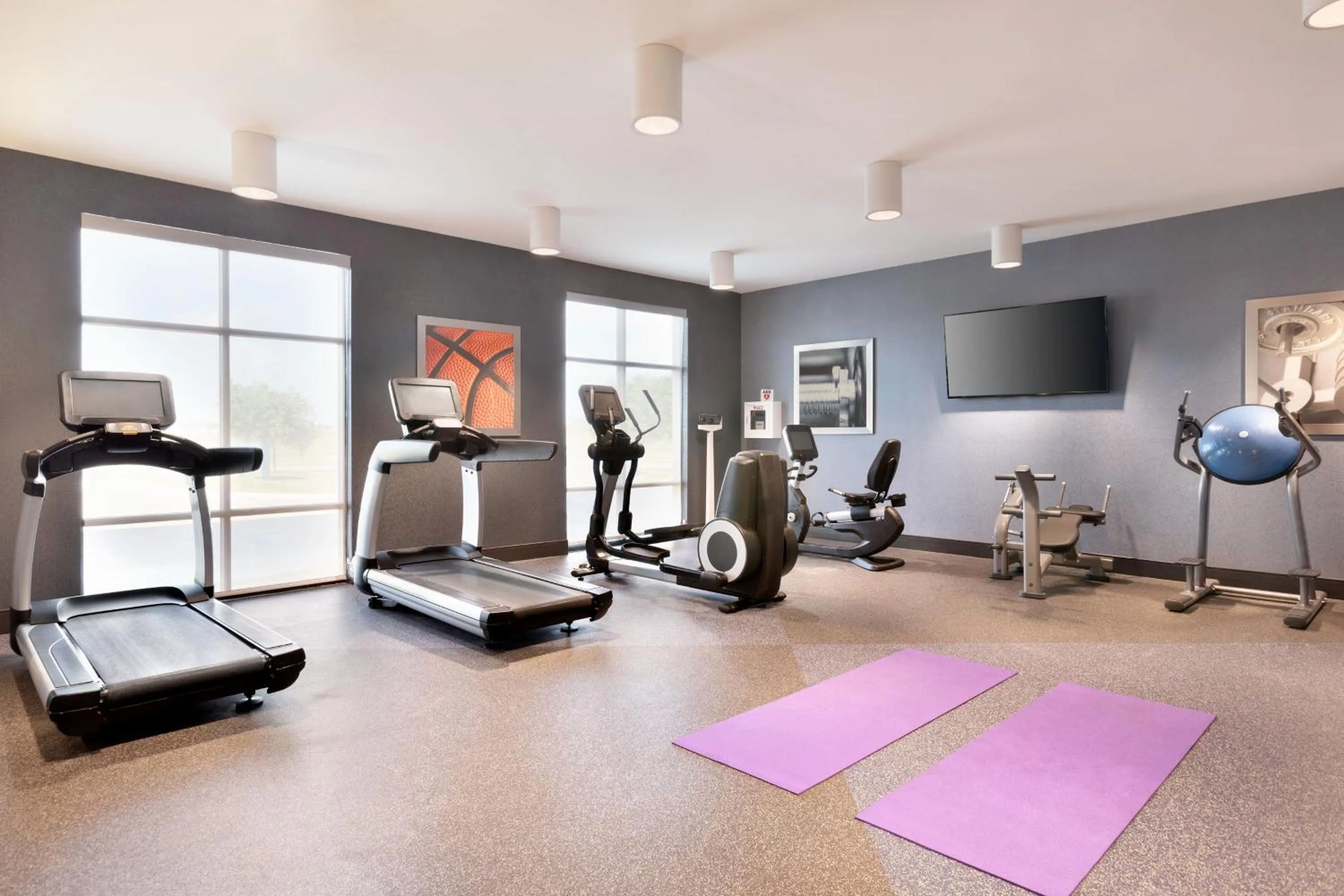 Fitness centre/facilities in Four Points by Sheraton Fargo Medical Center