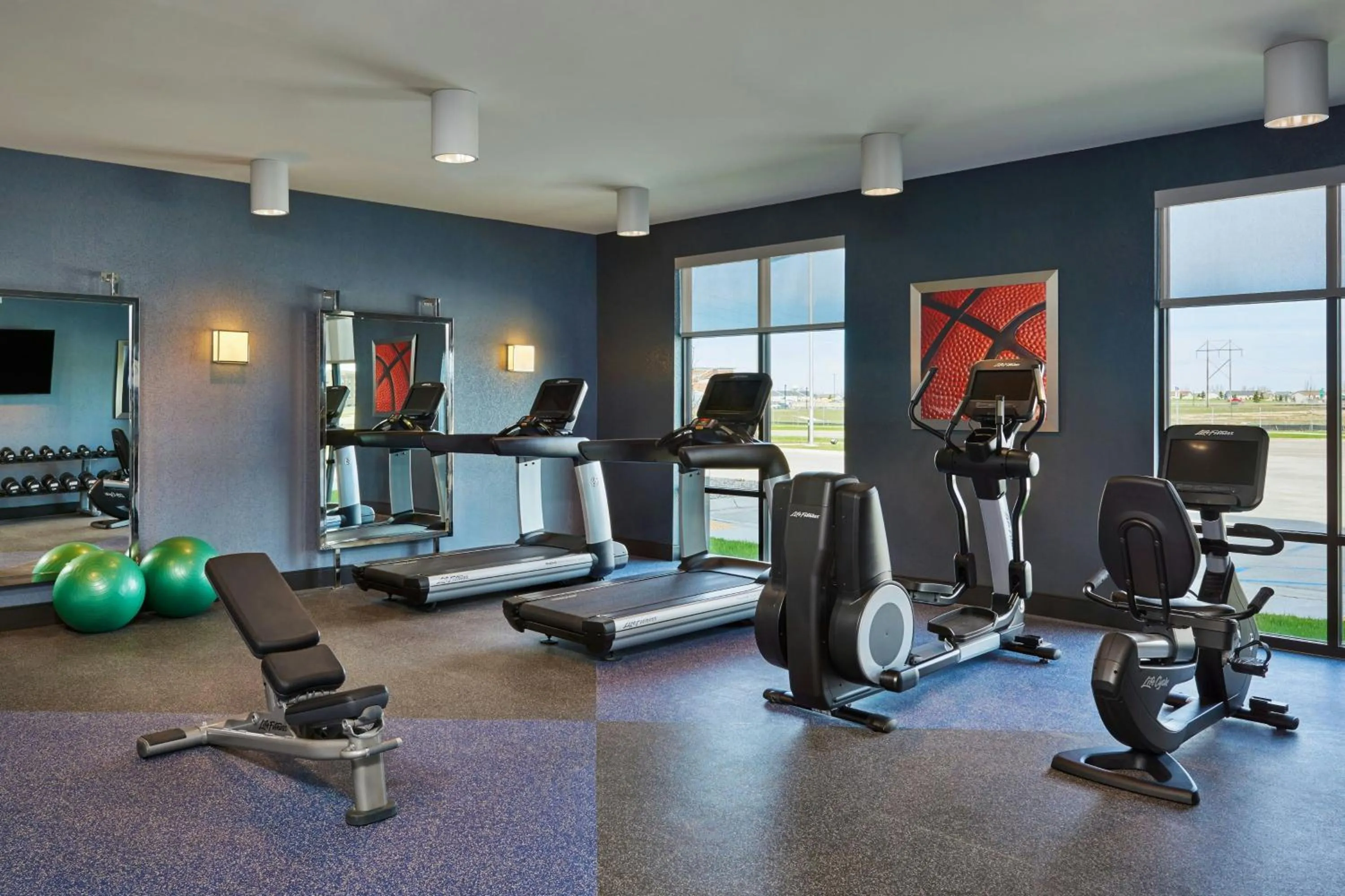 Fitness centre/facilities in Four Points by Sheraton Fargo Medical Center