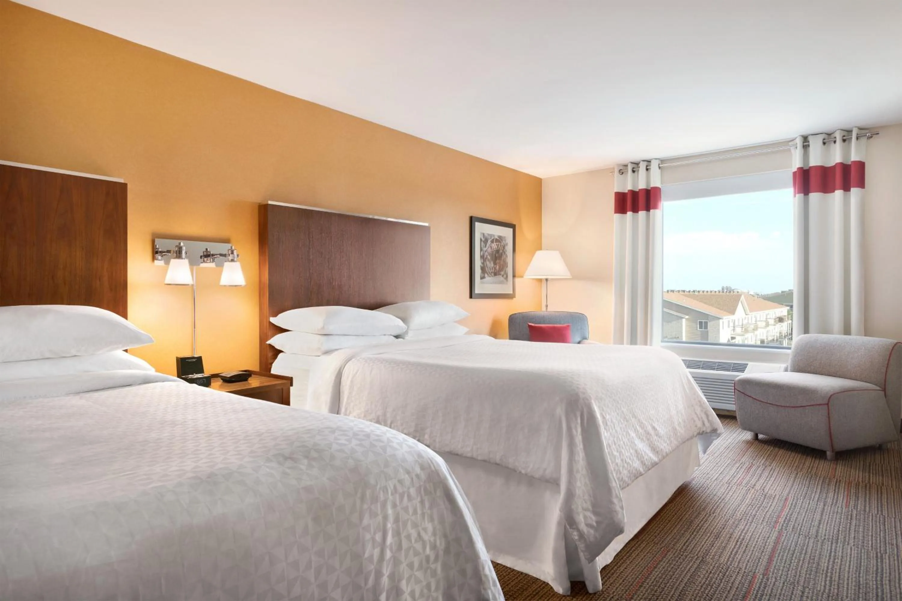 Photo of the whole room, Bed in Four Points by Sheraton Fargo Medical Center