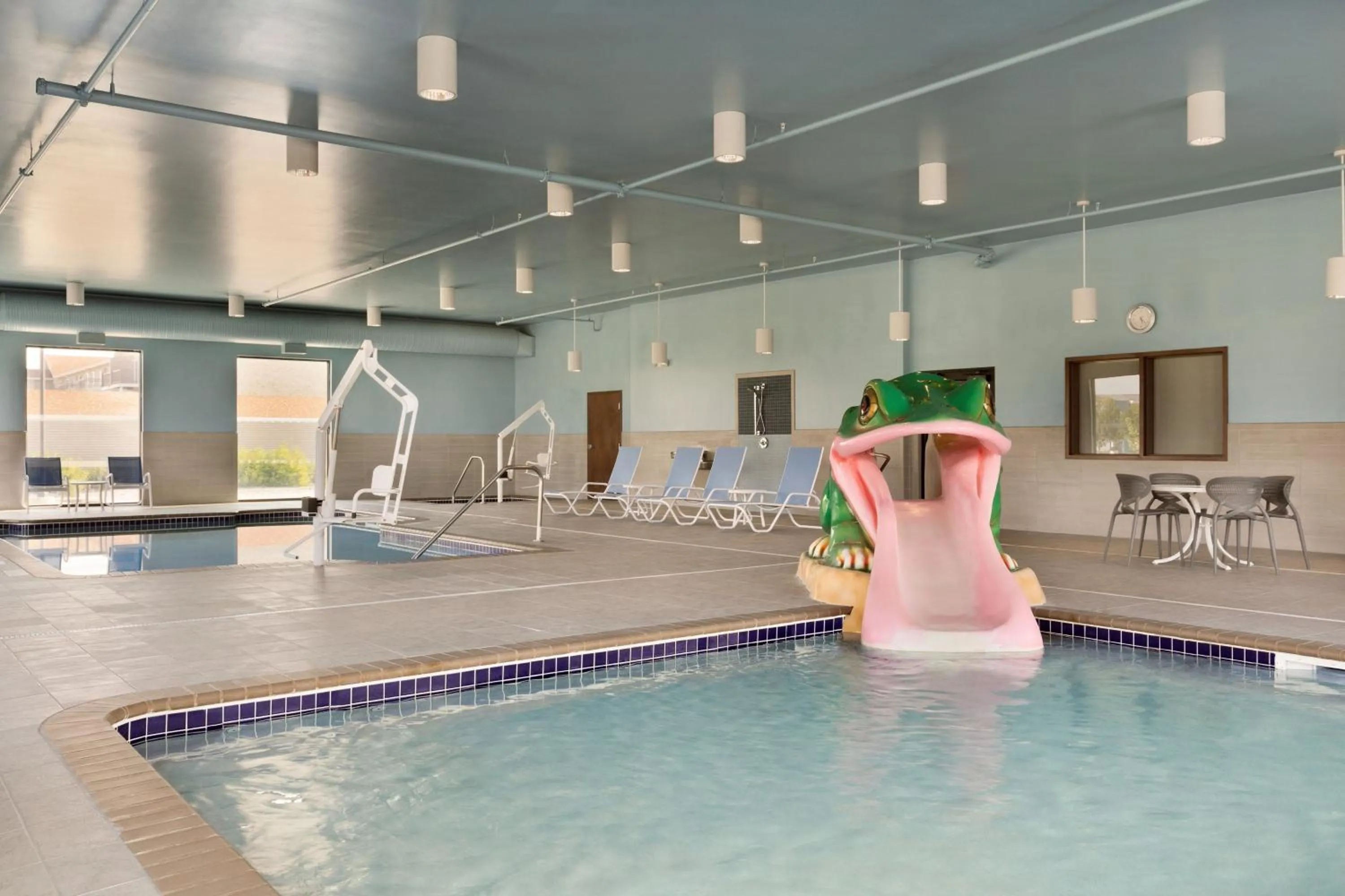 Swimming pool in Four Points by Sheraton Fargo Medical Center