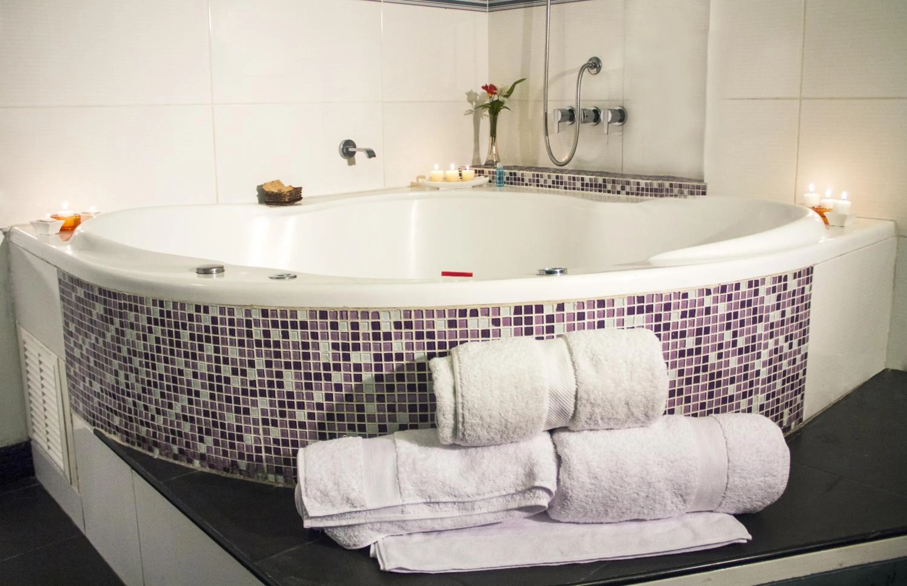 Hot Tub in Hotel Sunqu