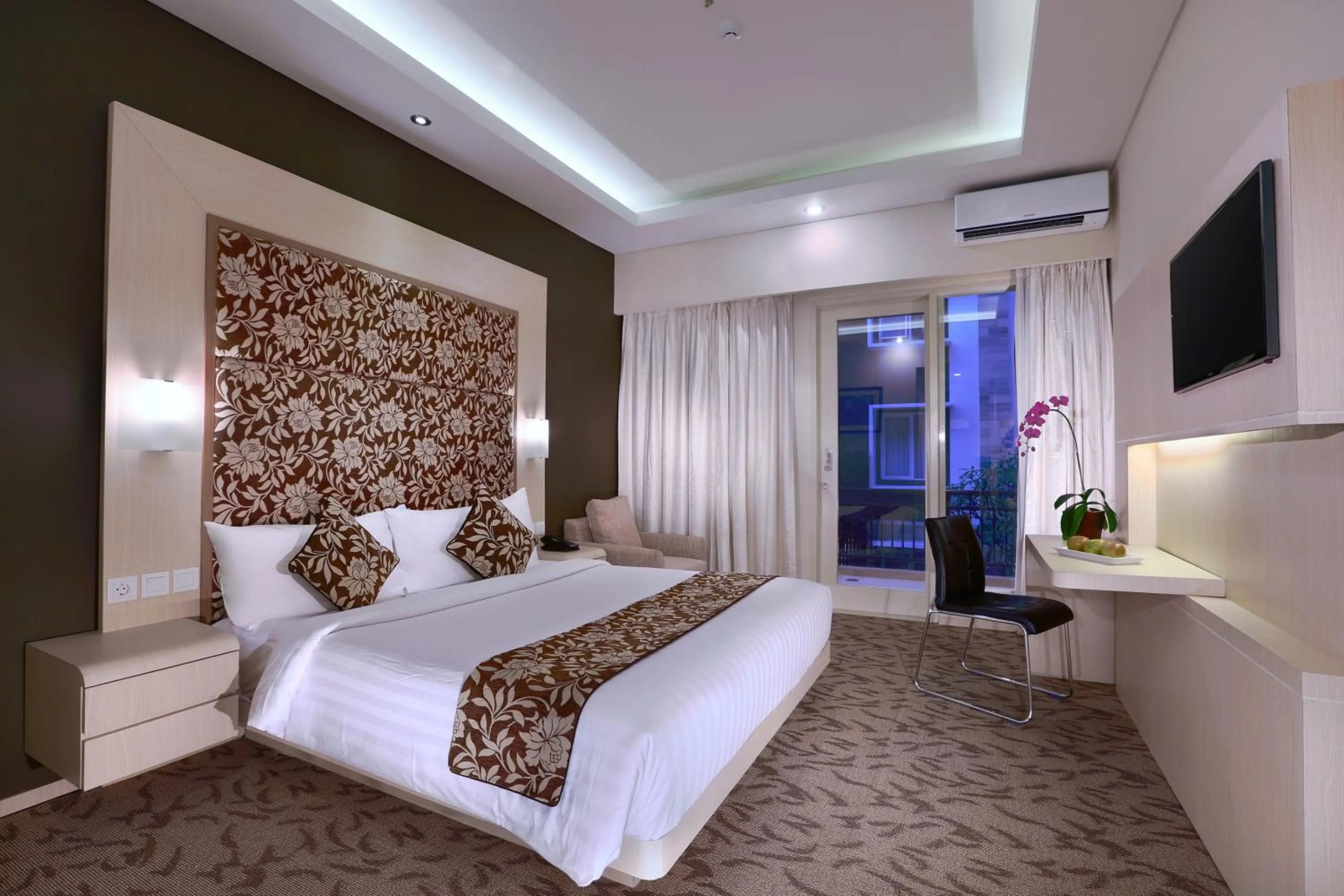 Photo of the whole room, Bed in Quest San Denpasar by ASTON