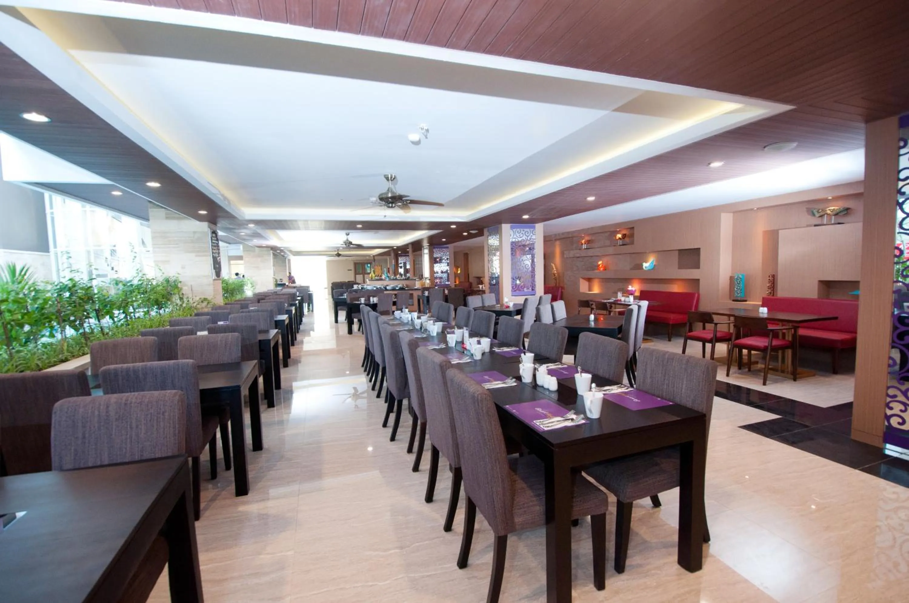 Restaurant/places to eat in Quest San Denpasar by ASTON