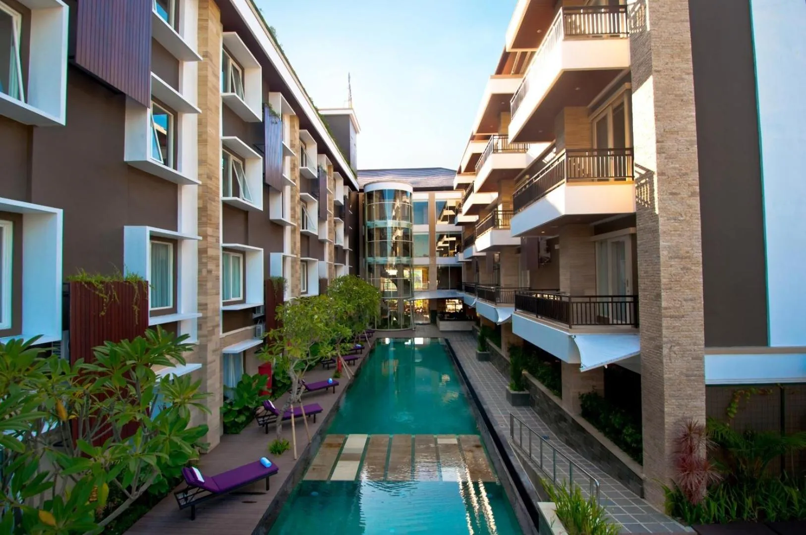 Pool view in Quest San Denpasar by ASTON