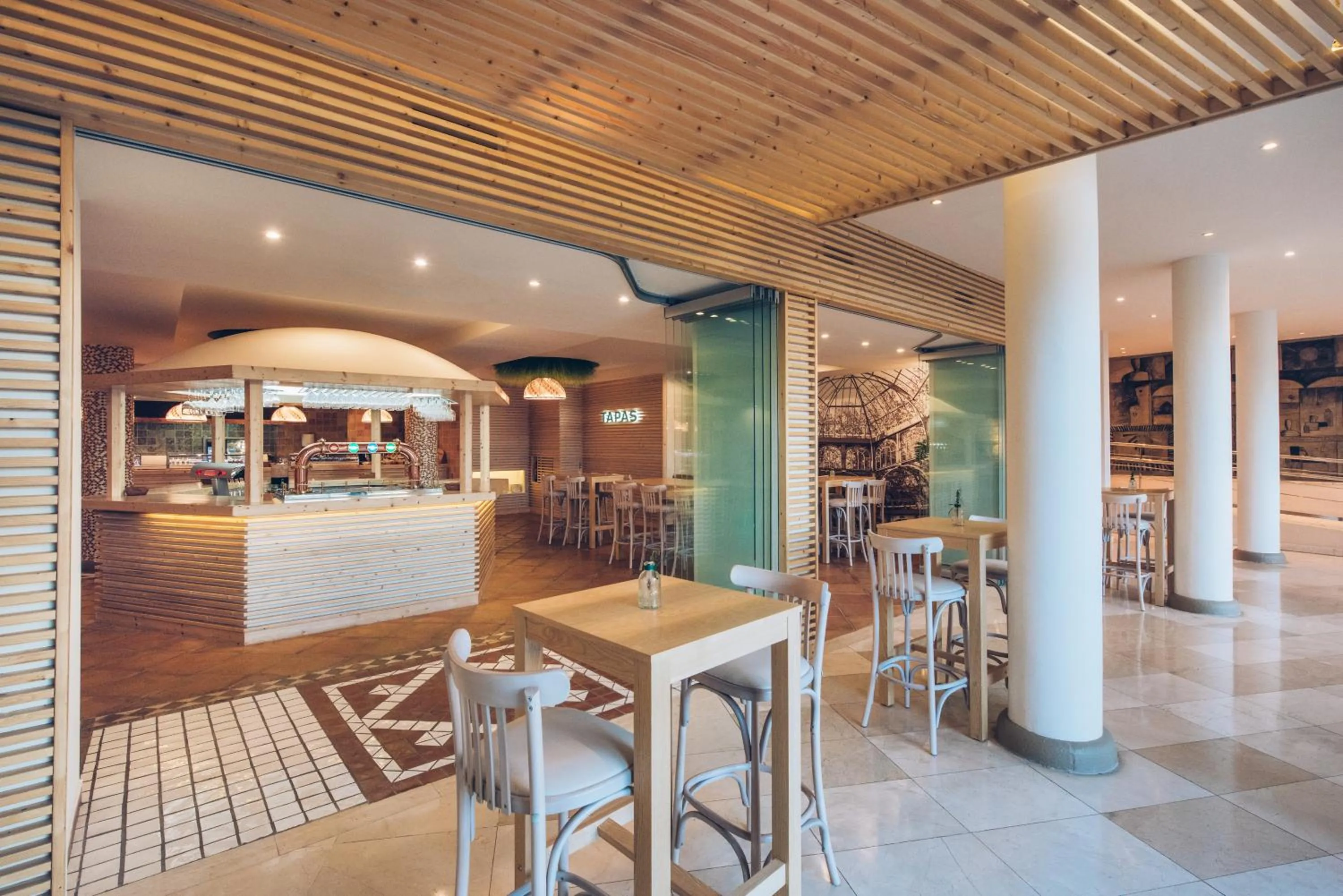 Restaurant/places to eat in Iberostar Waves Playa Gaviotas All Inclusive