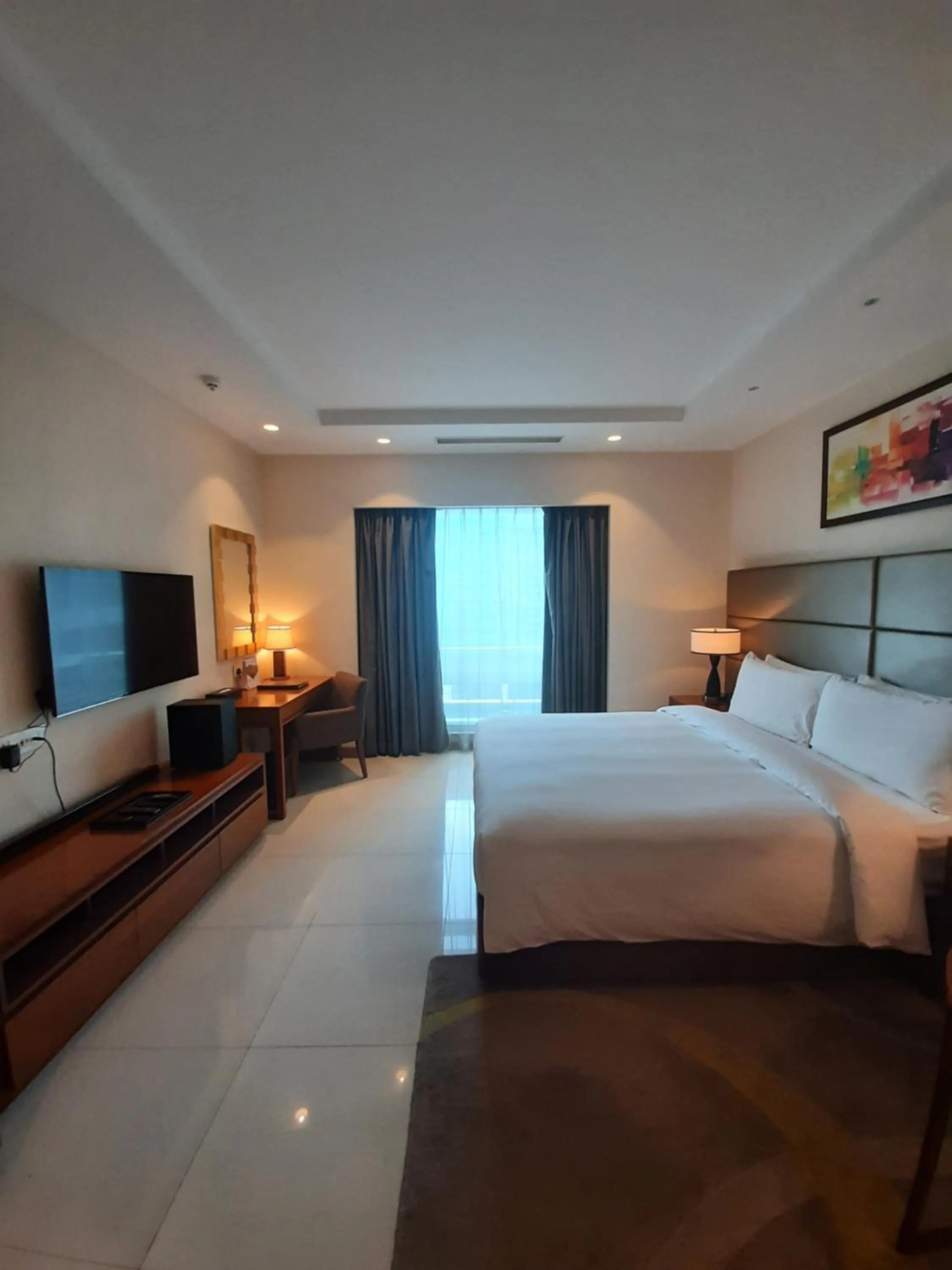 Bedroom, Bed in Oakwood Residence Kapil Hyderabad