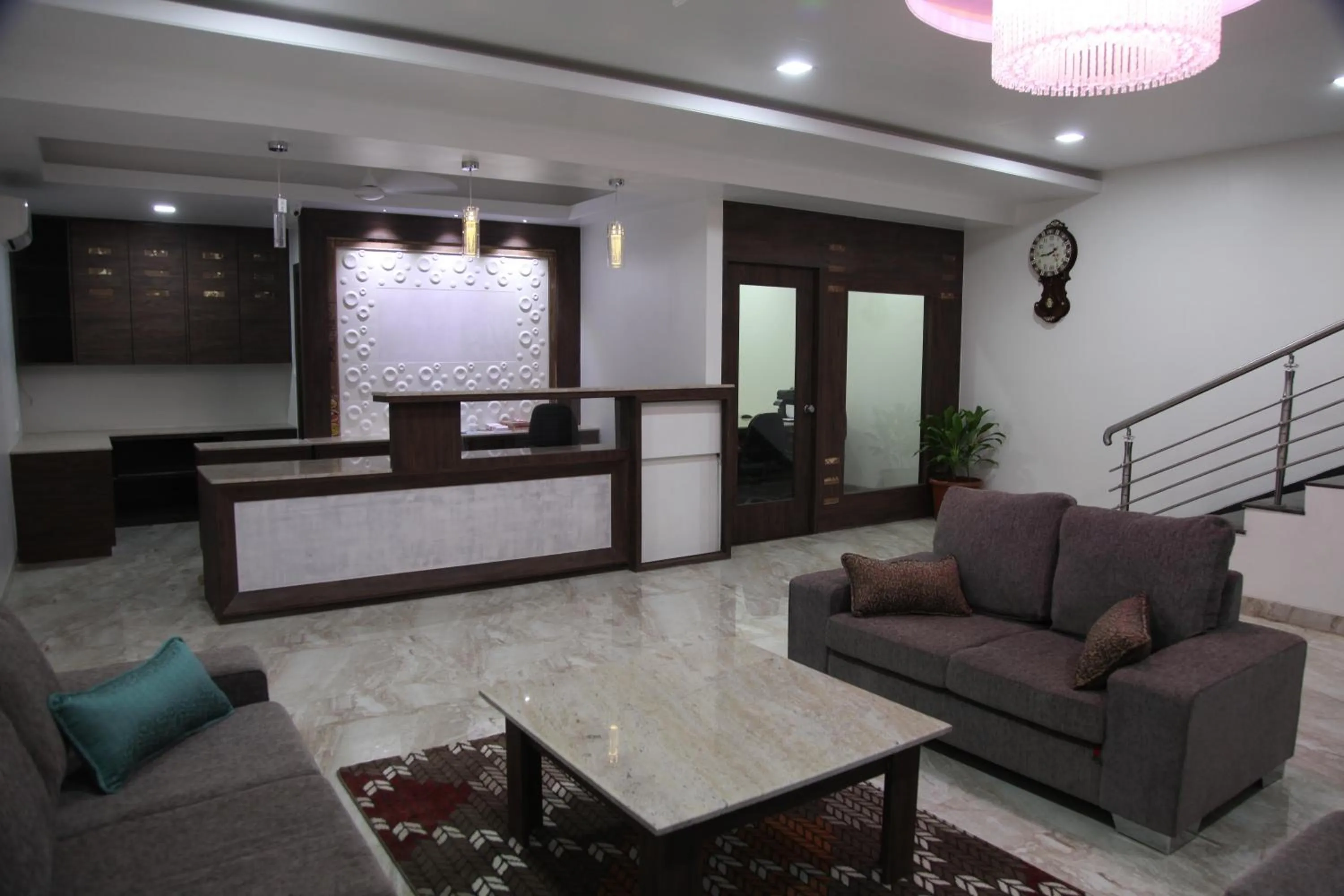 Communal lounge/ TV room in Hotel Pearls