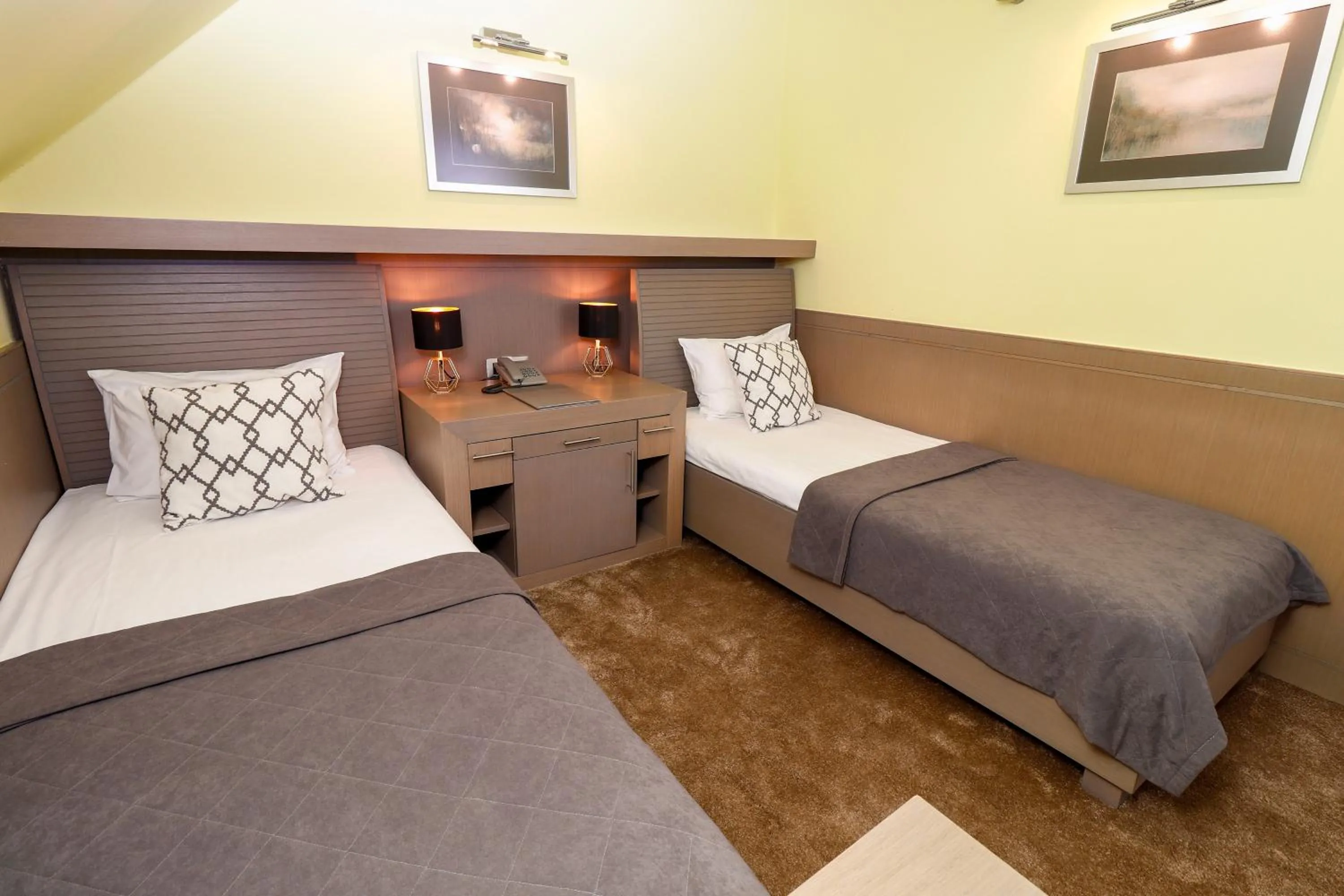 Bed in Garni Hotel Leopold I