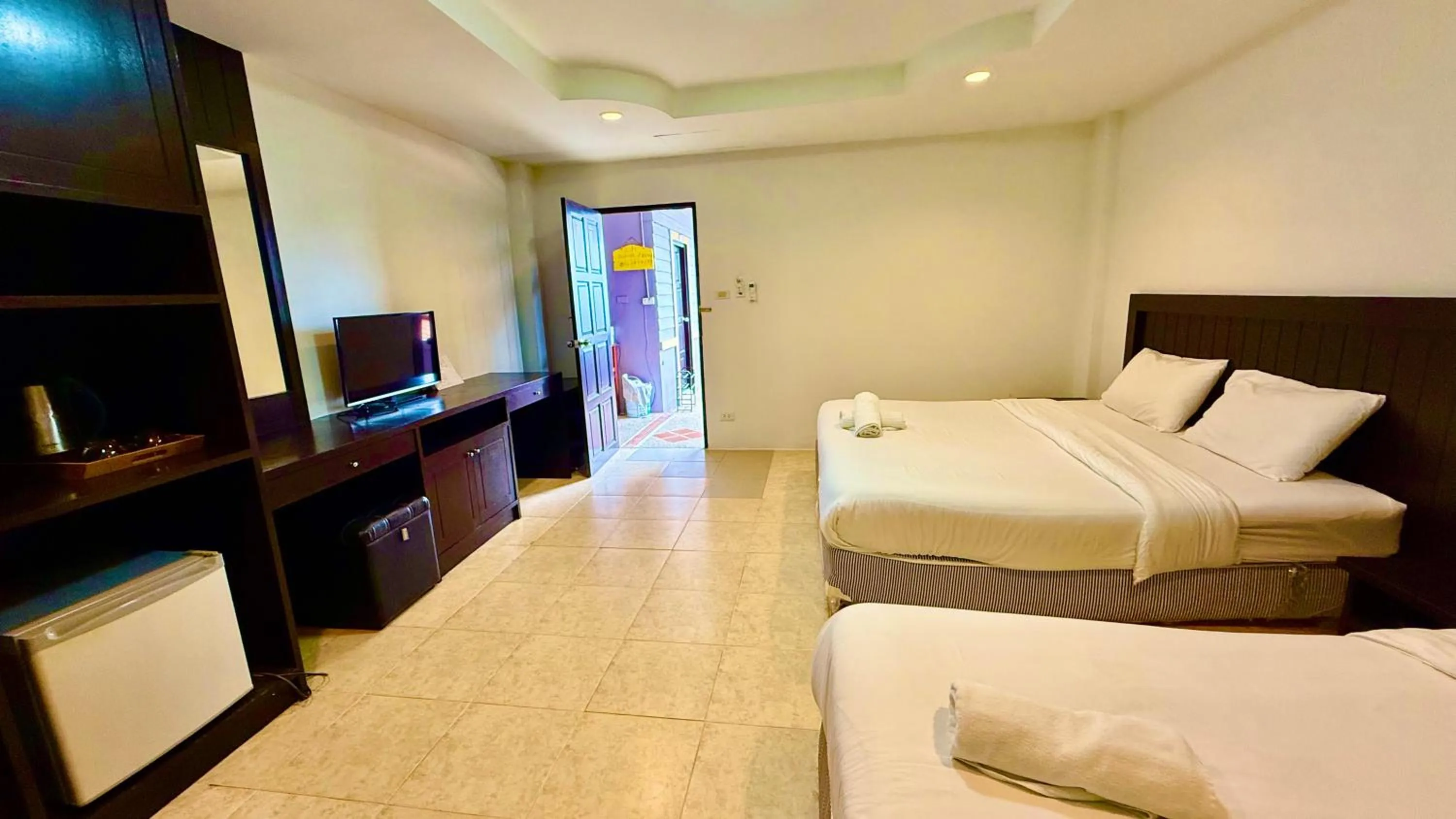 Bedroom, Bed in Hill Side Patong Hotel