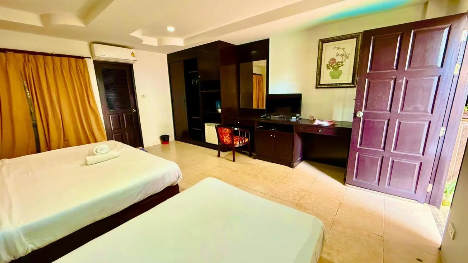 Bed in Hill Side Patong Hotel