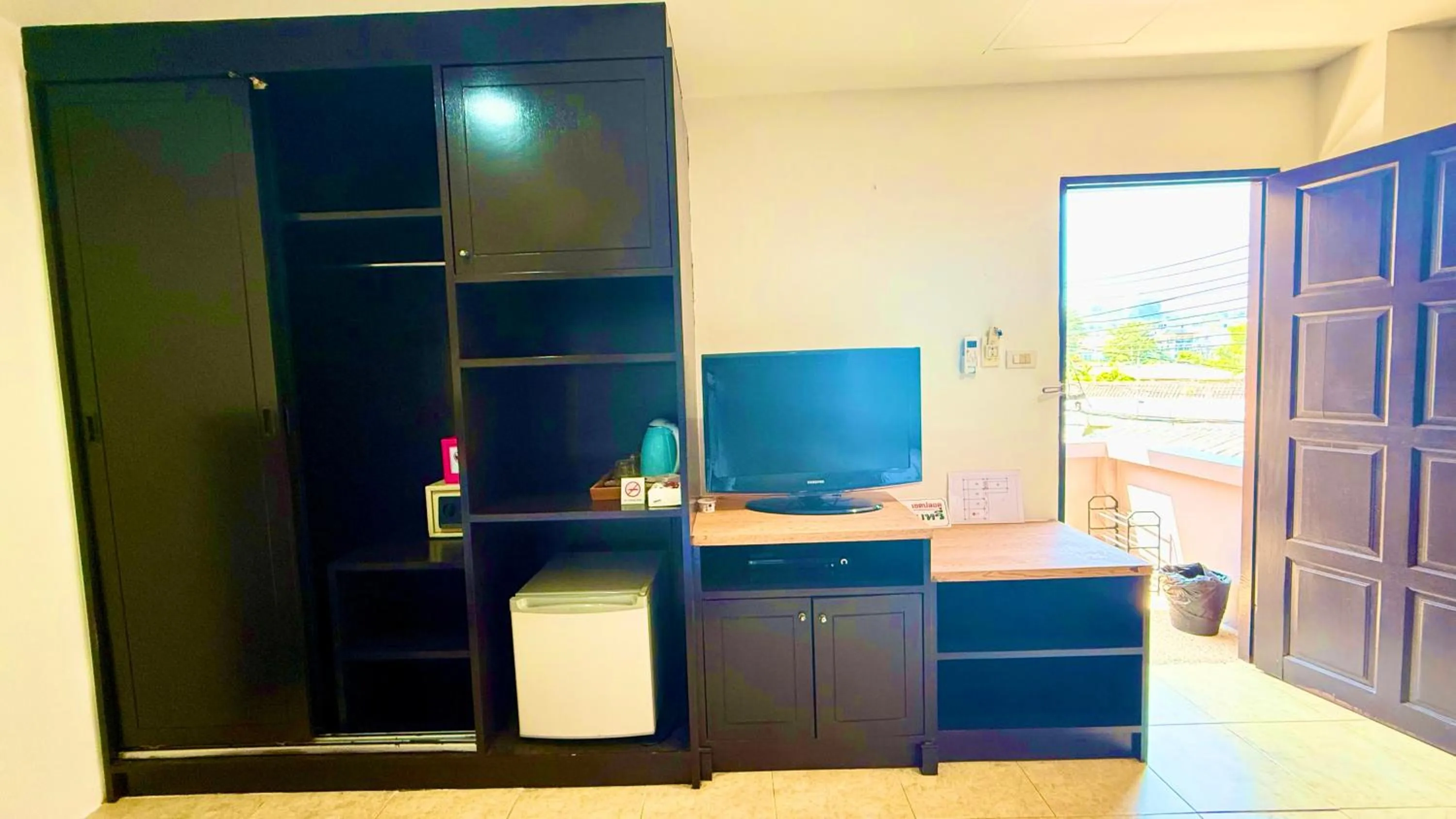 TV and multimedia in Hill Side Patong Hotel