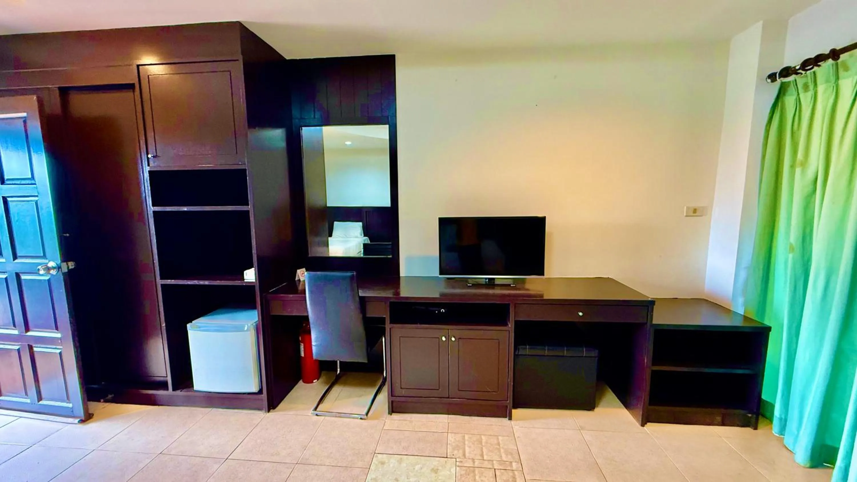 TV and multimedia in Hill Side Patong Hotel