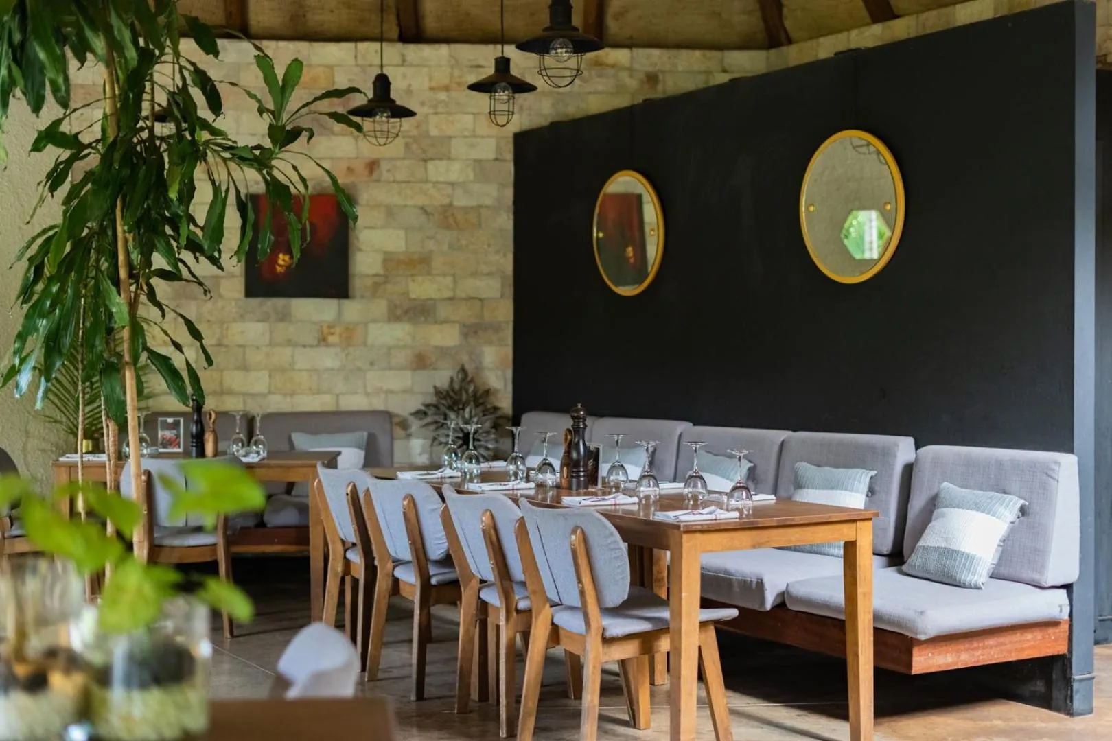 Restaurant/places to eat in Le Petit Village Boutique Hotel & Spa