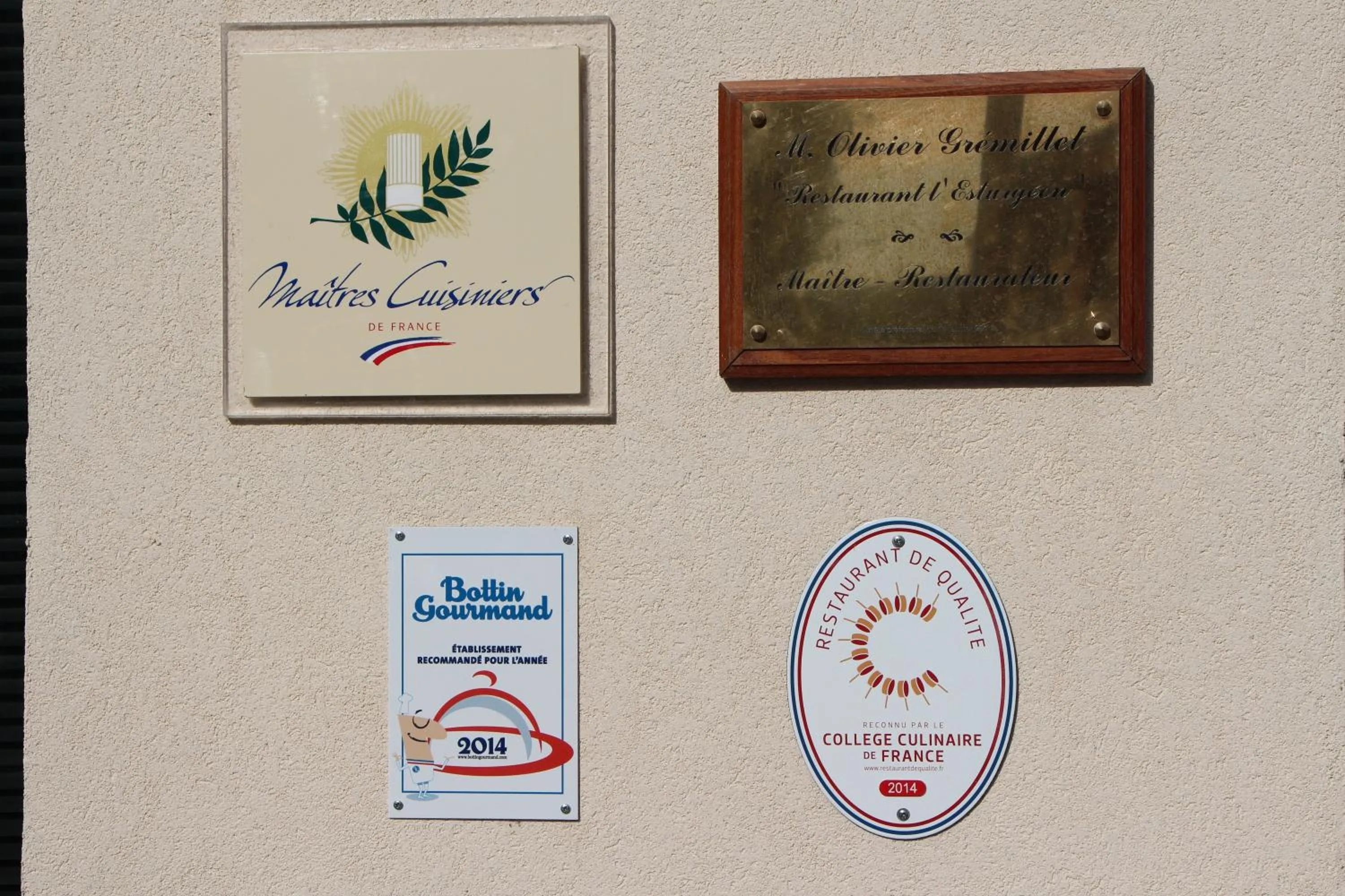 Logo/Certificate/Sign in Hôtel L'Esturgeon
