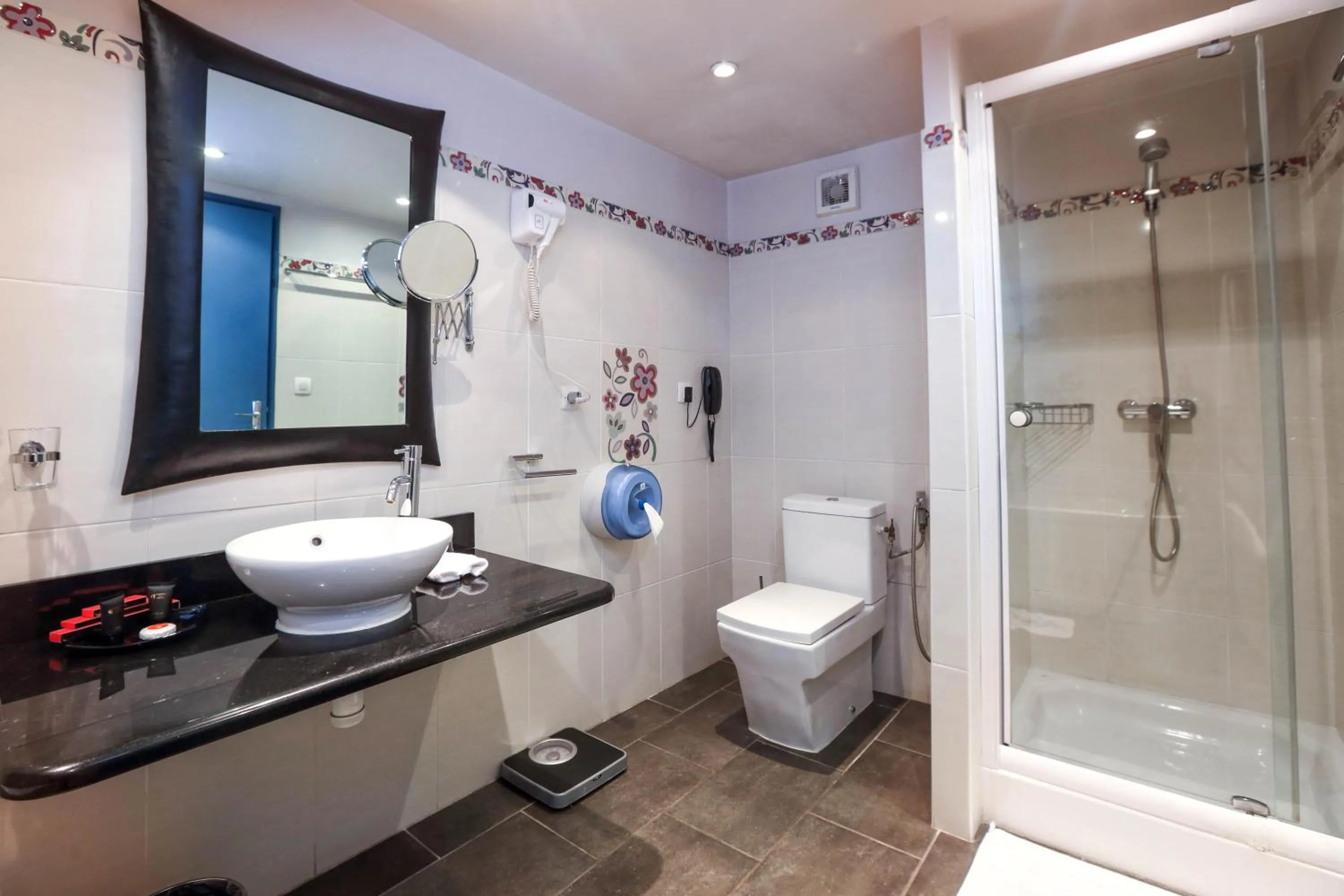 Shower in Le Grand Mellis Hôtel & Spa