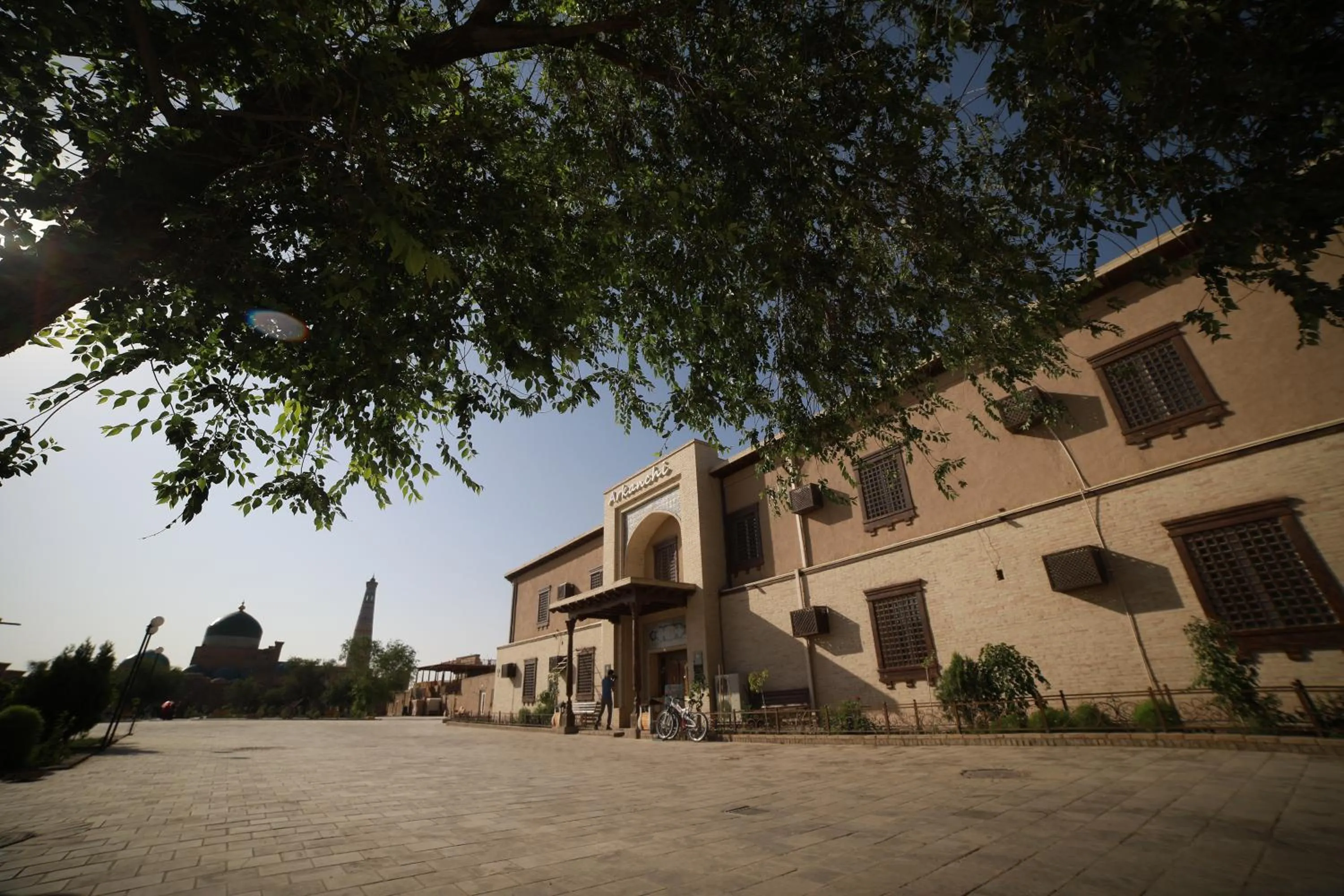 Facade/entrance in Arkanchi Hotel