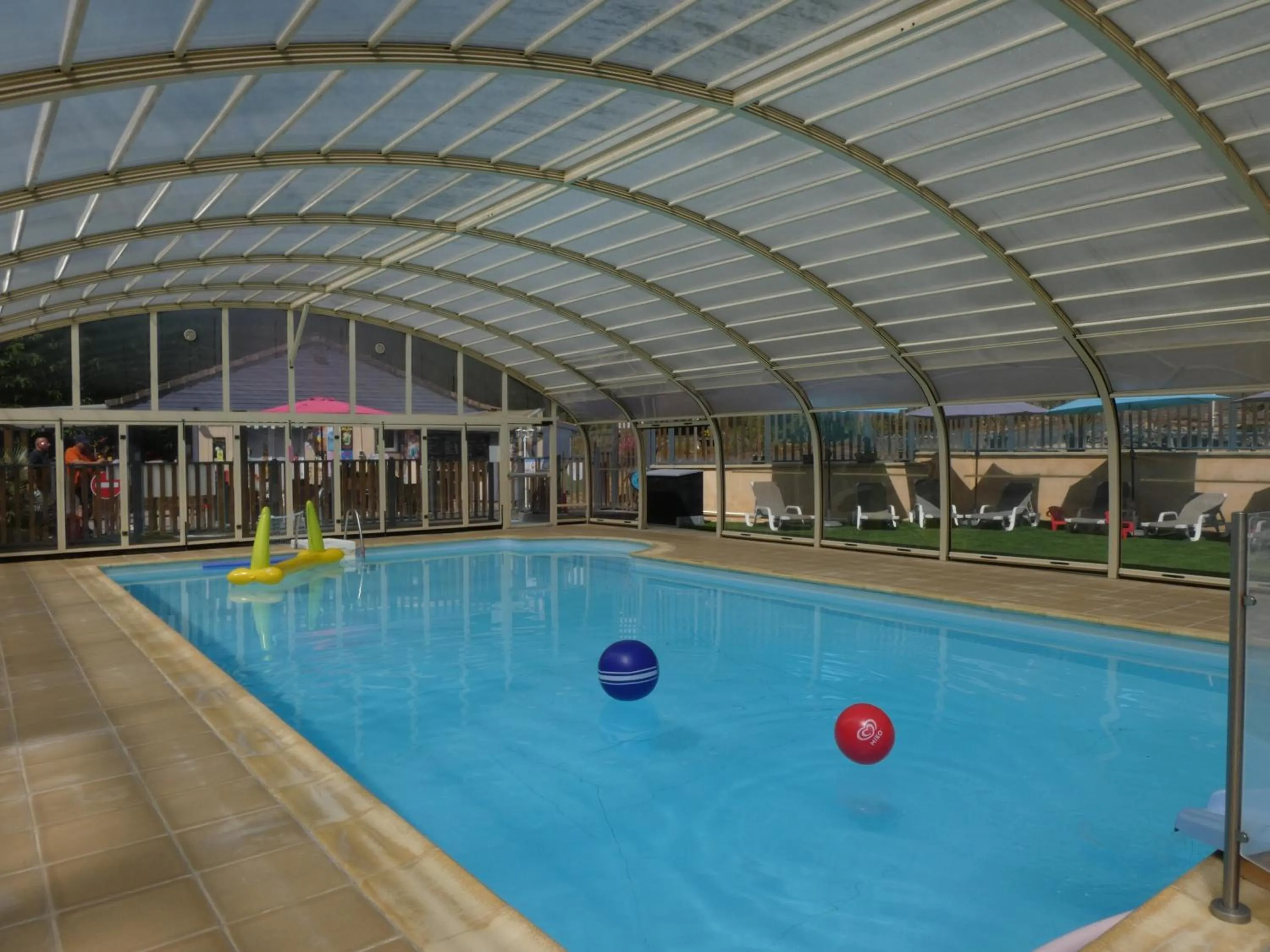 Swimming pool in Les Chalets du Périgord