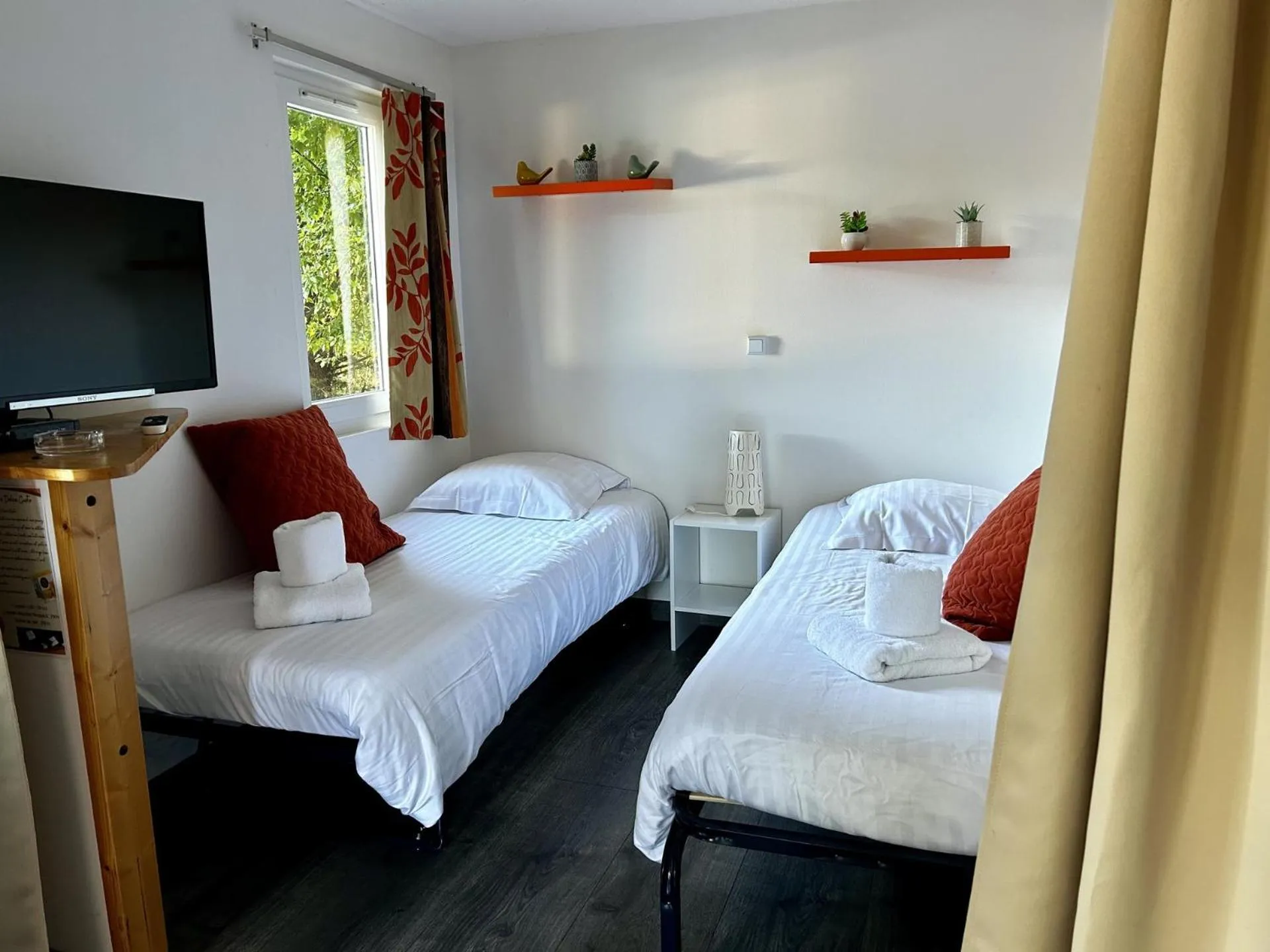 Bedroom, Bed in Les Chalets du Périgord