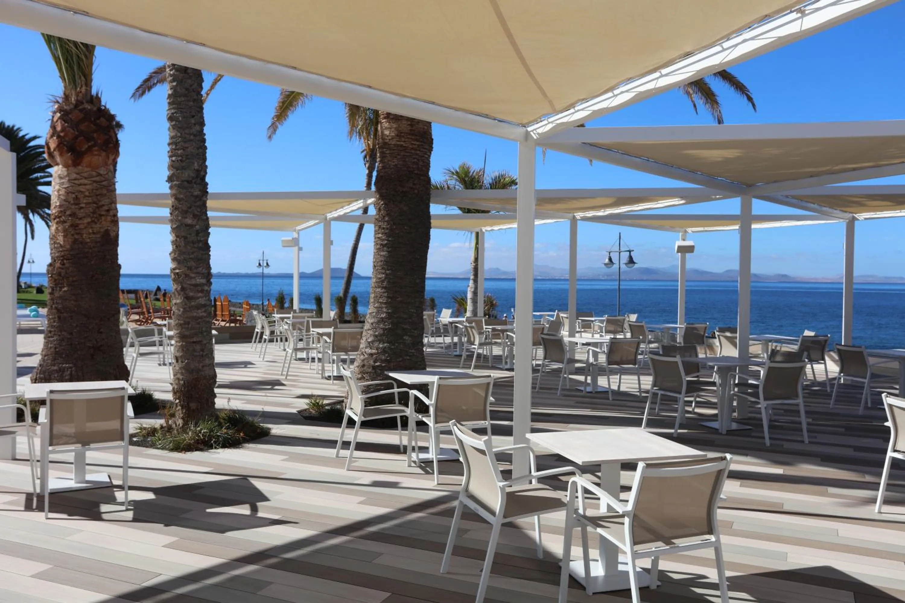 Lounge or bar in Iberostar Selection Lanzarote Park
