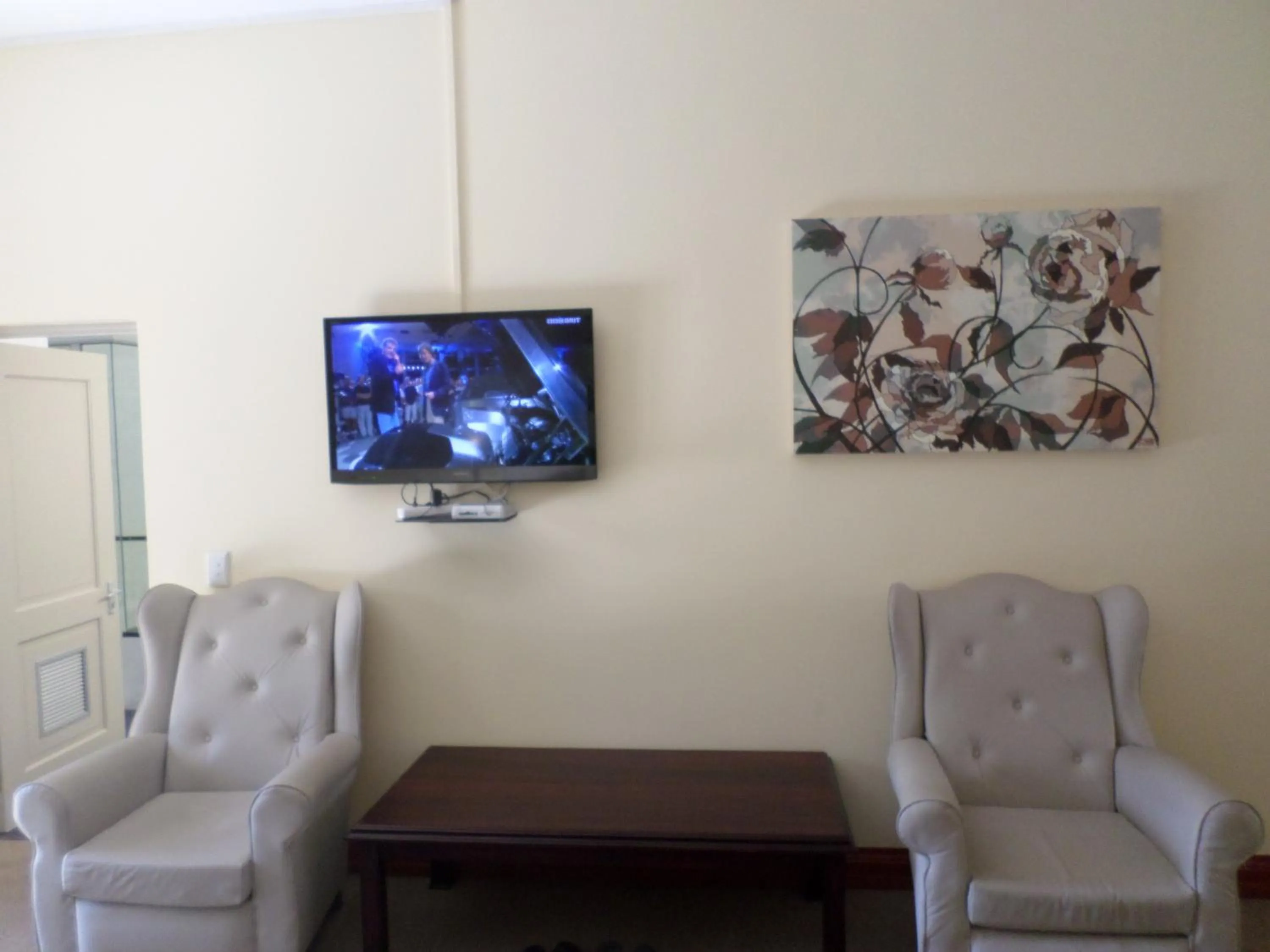 TV and multimedia in The Links Guest House