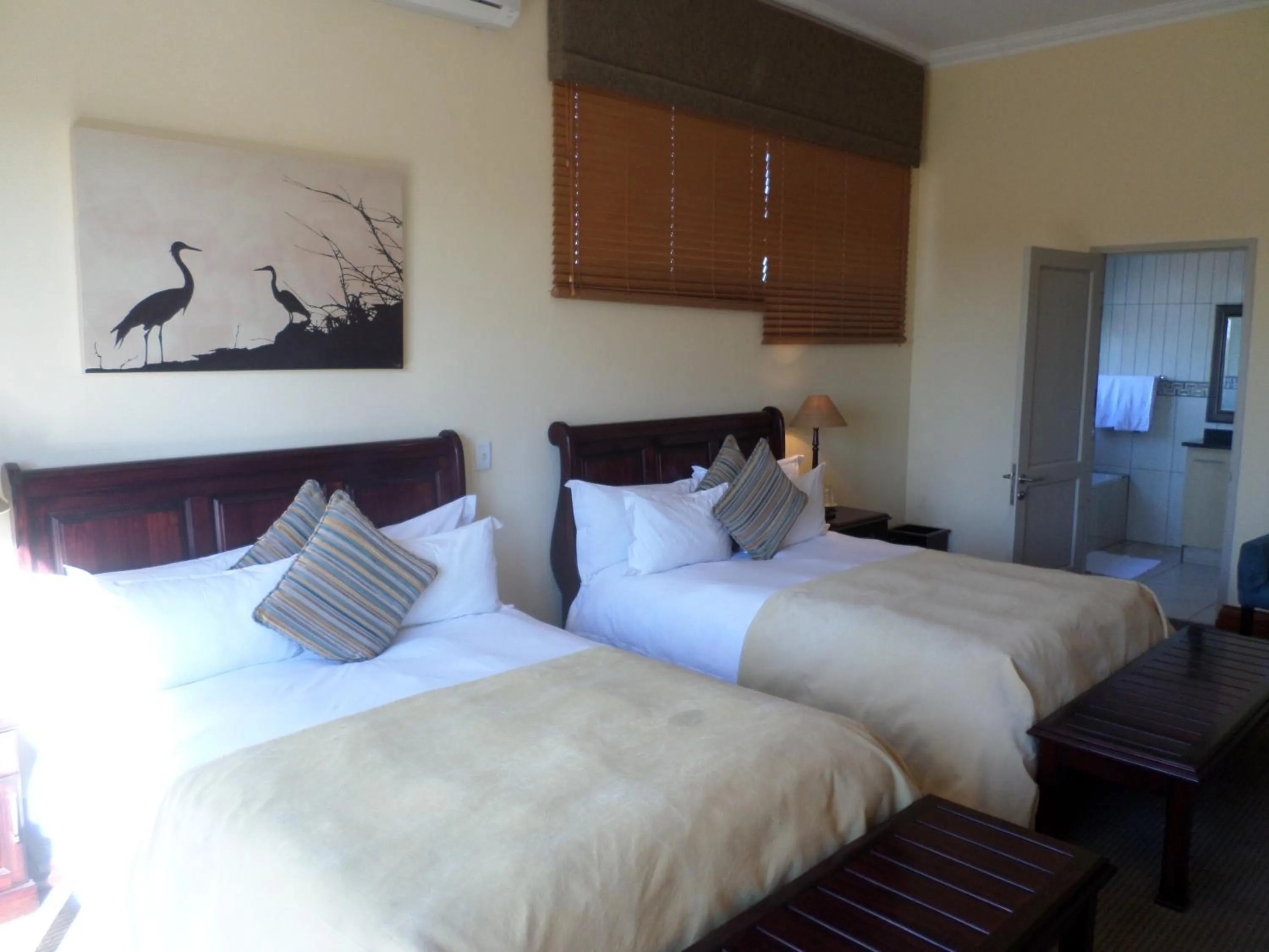 Bedroom, Bed in The Links Guest House