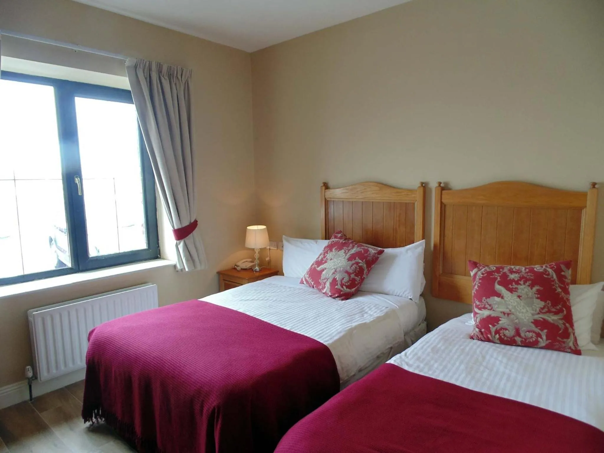 Bed in Óstán Oileán Acla