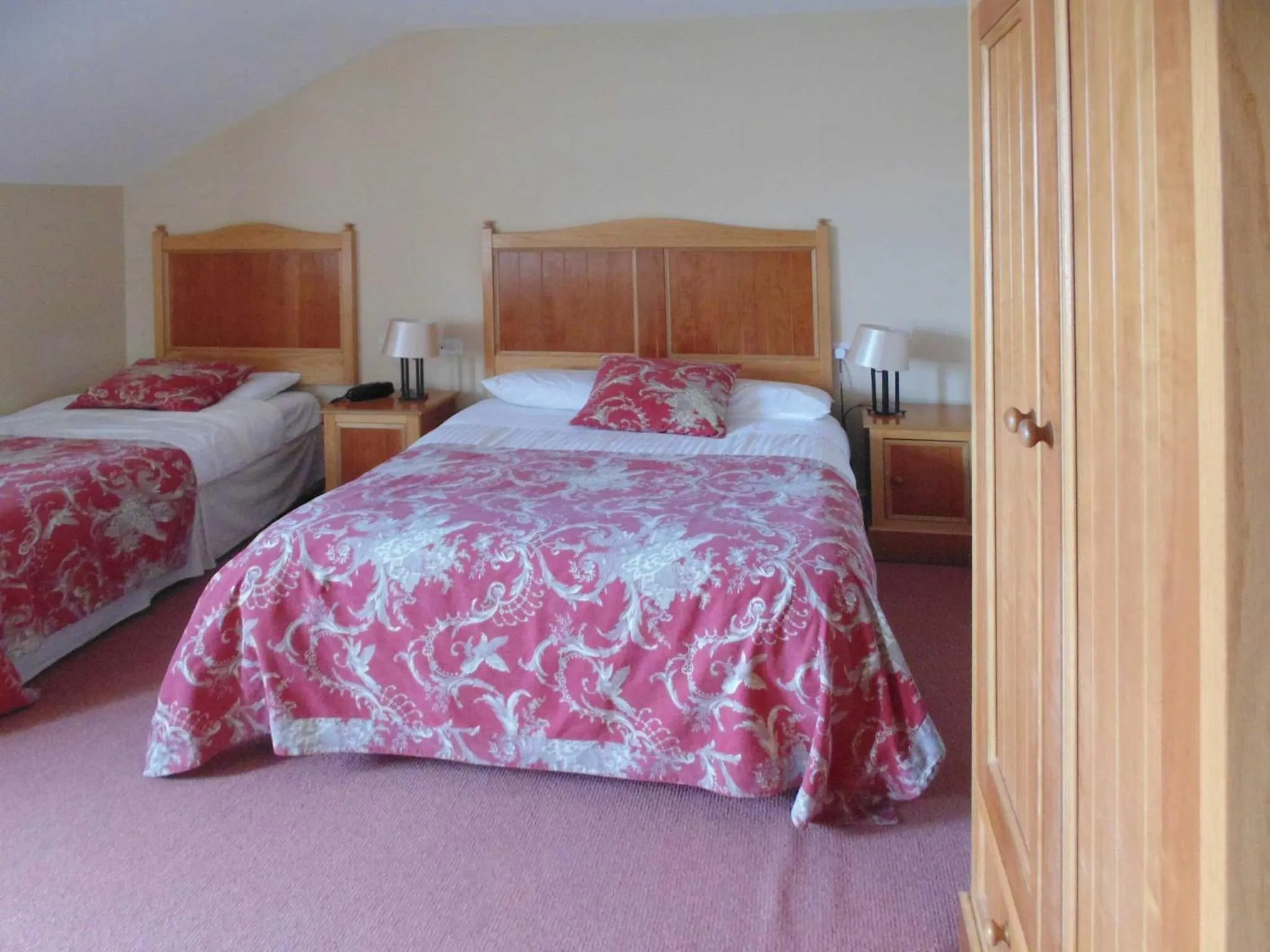 Bed in Óstán Oileán Acla