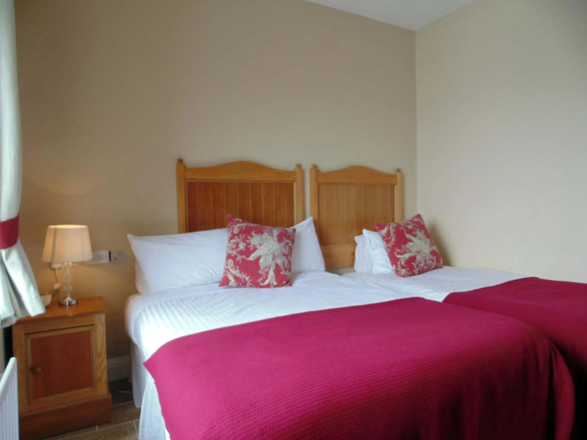 Bed in Óstán Oileán Acla