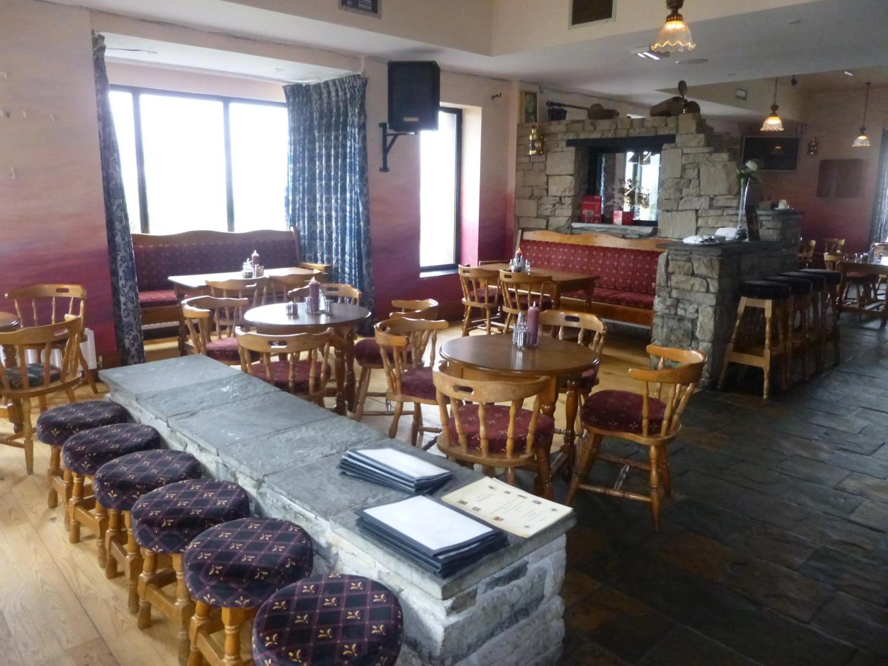 Lounge or bar in Óstán Oileán Acla