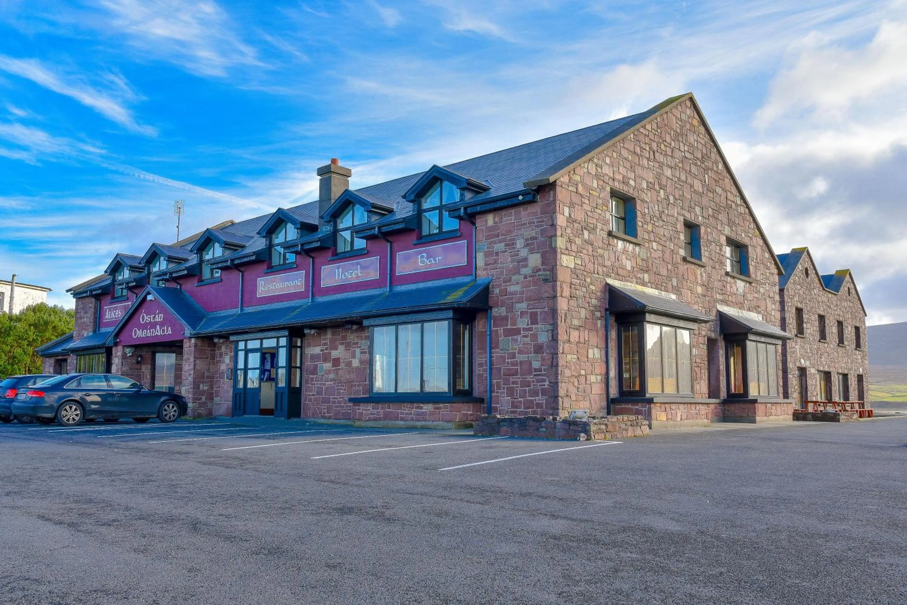 Property building in Óstán Oileán Acla