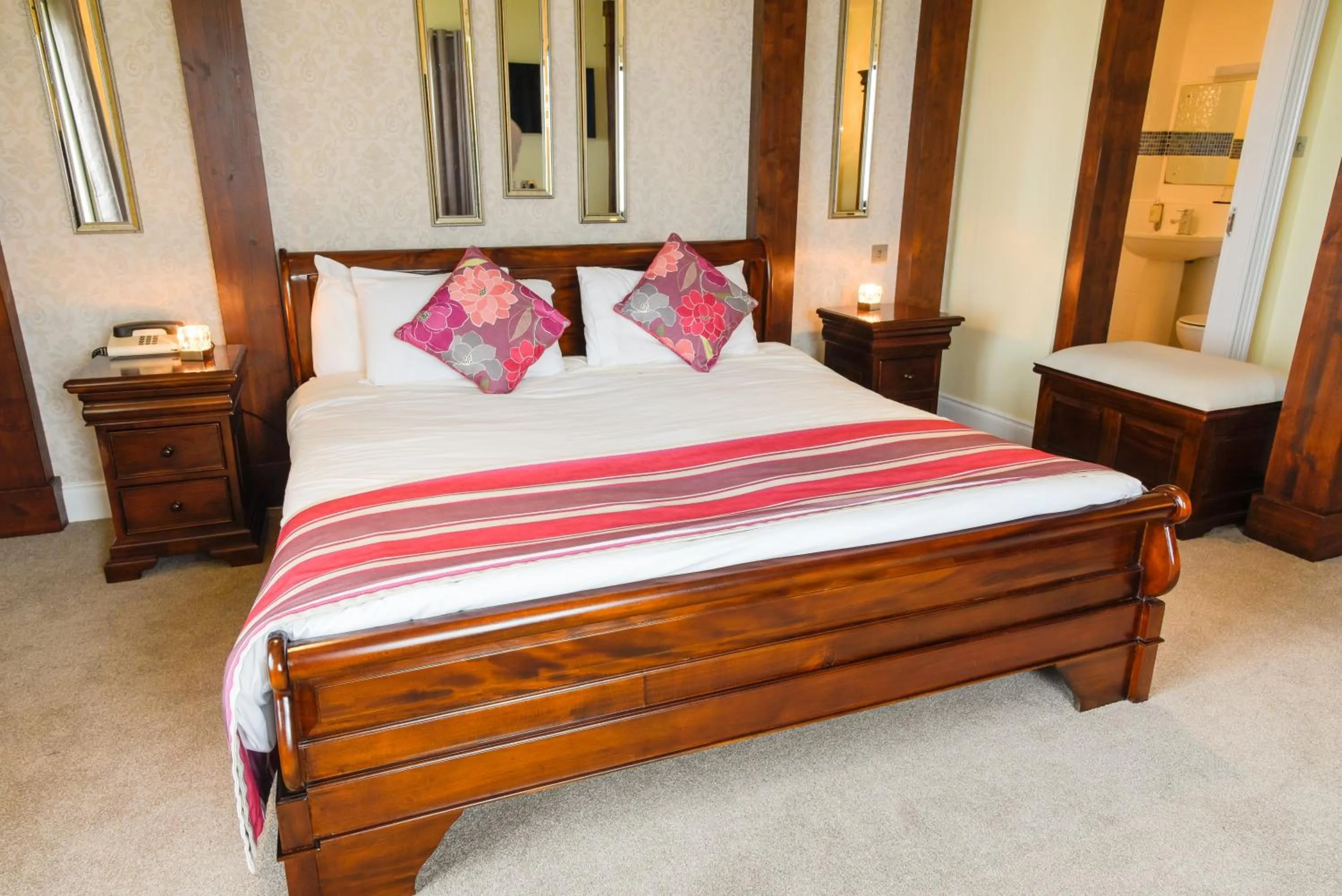 Bed in Óstán Oileán Acla