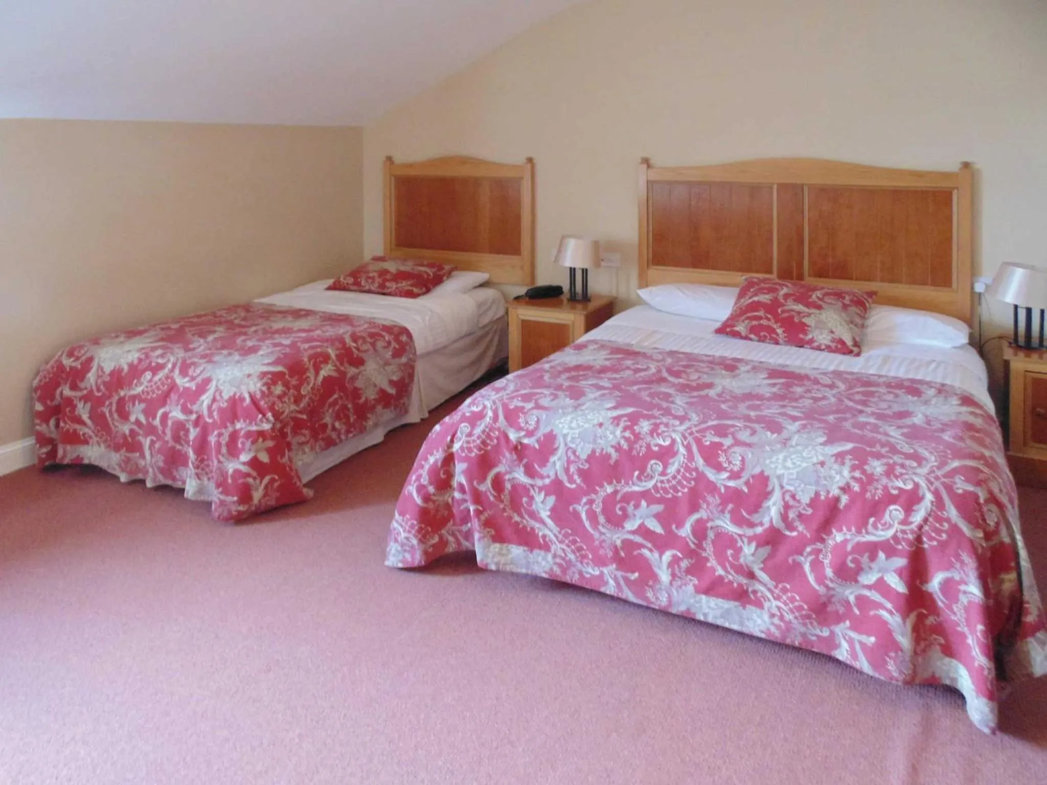 Bed in Óstán Oileán Acla